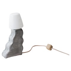 Lampe de bureau contemporaine en caoutchouc d'aluminium de Hakmin Lee