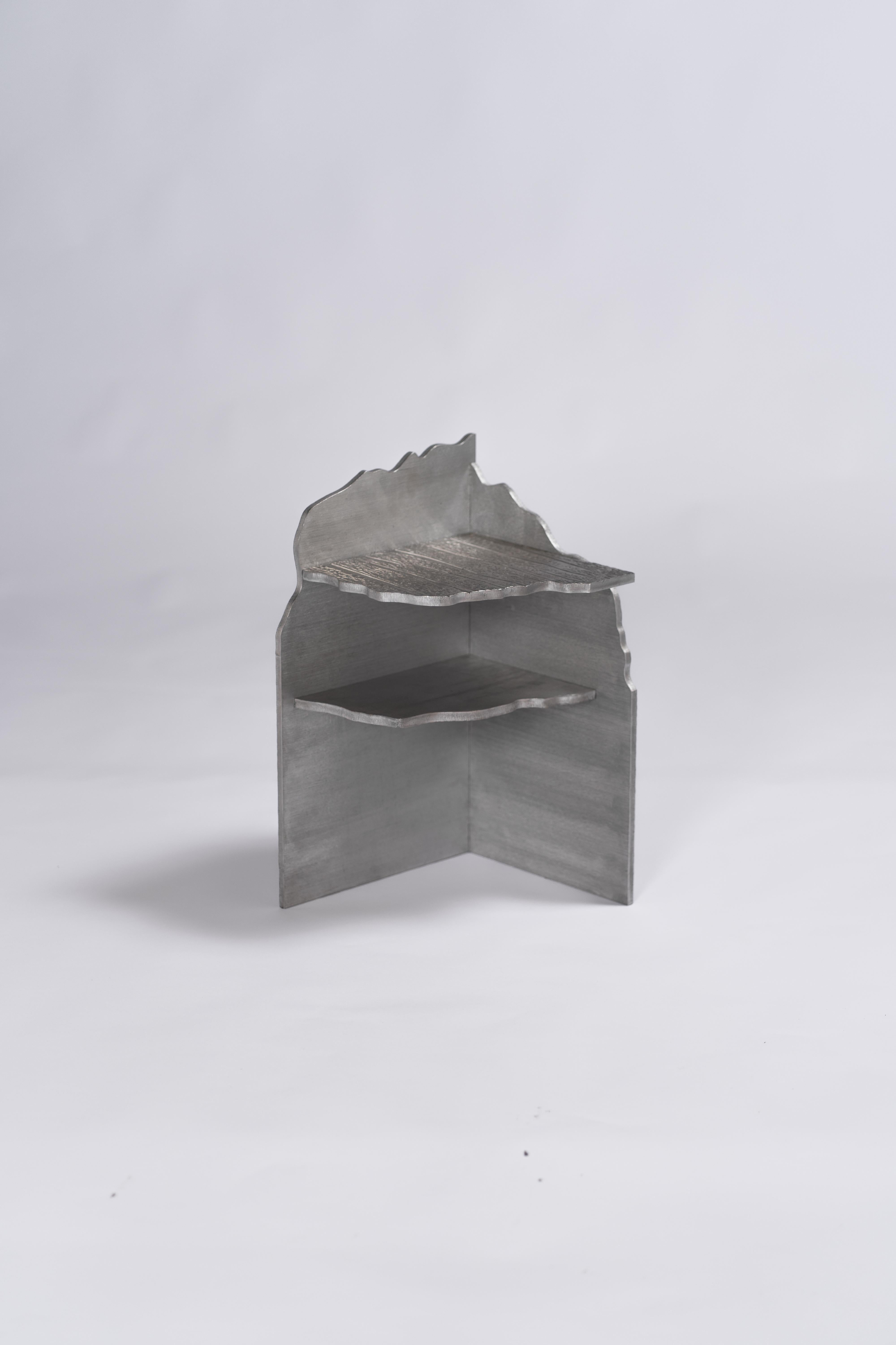 Contemporary aluminiumkruste beistelltisch von Studio Thusthat (Handgefertigt) im Angebot