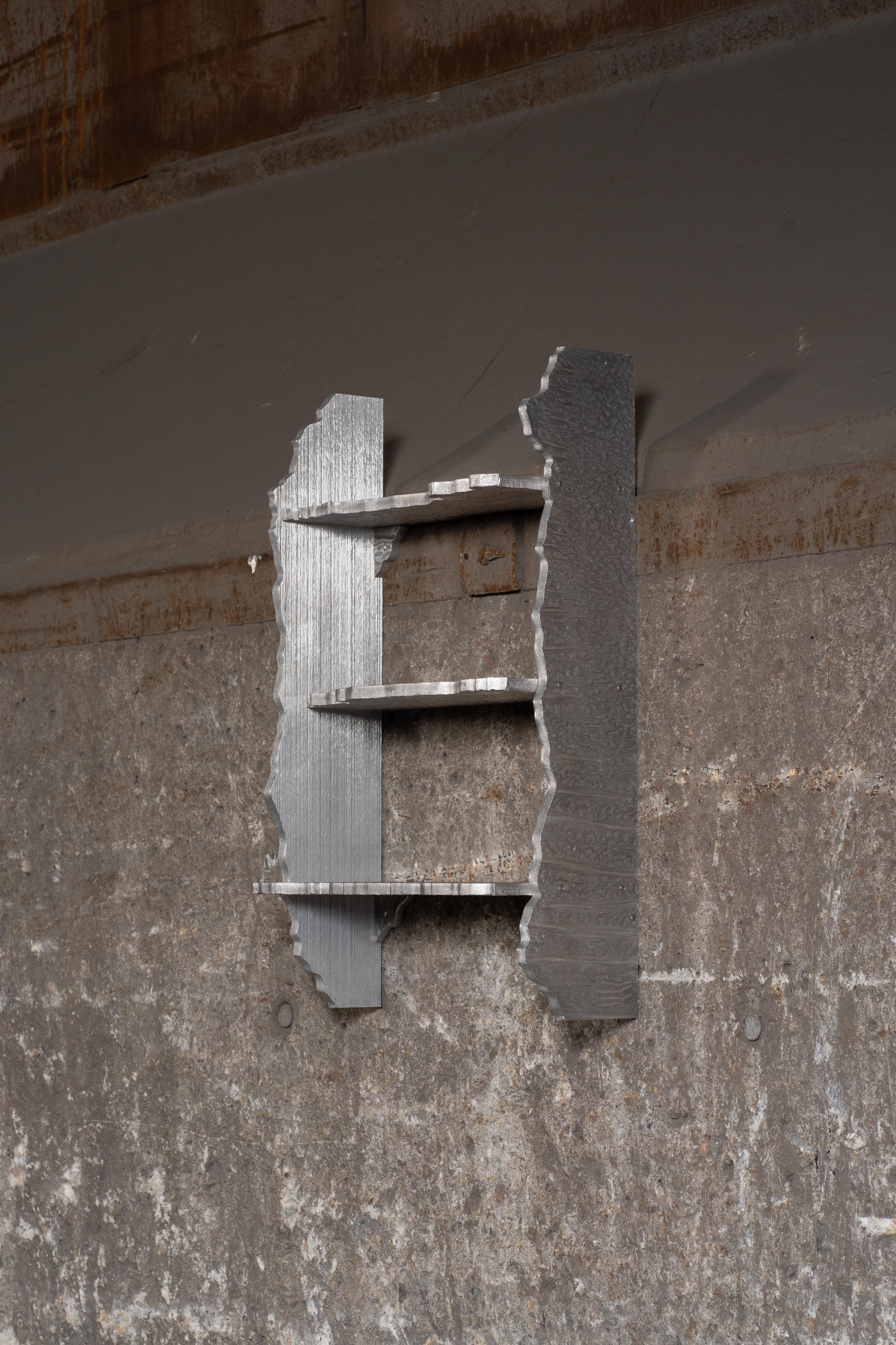 Néerlandais Etagère murale contemporaine Crust en aluminium par Studio Thusthat en vente