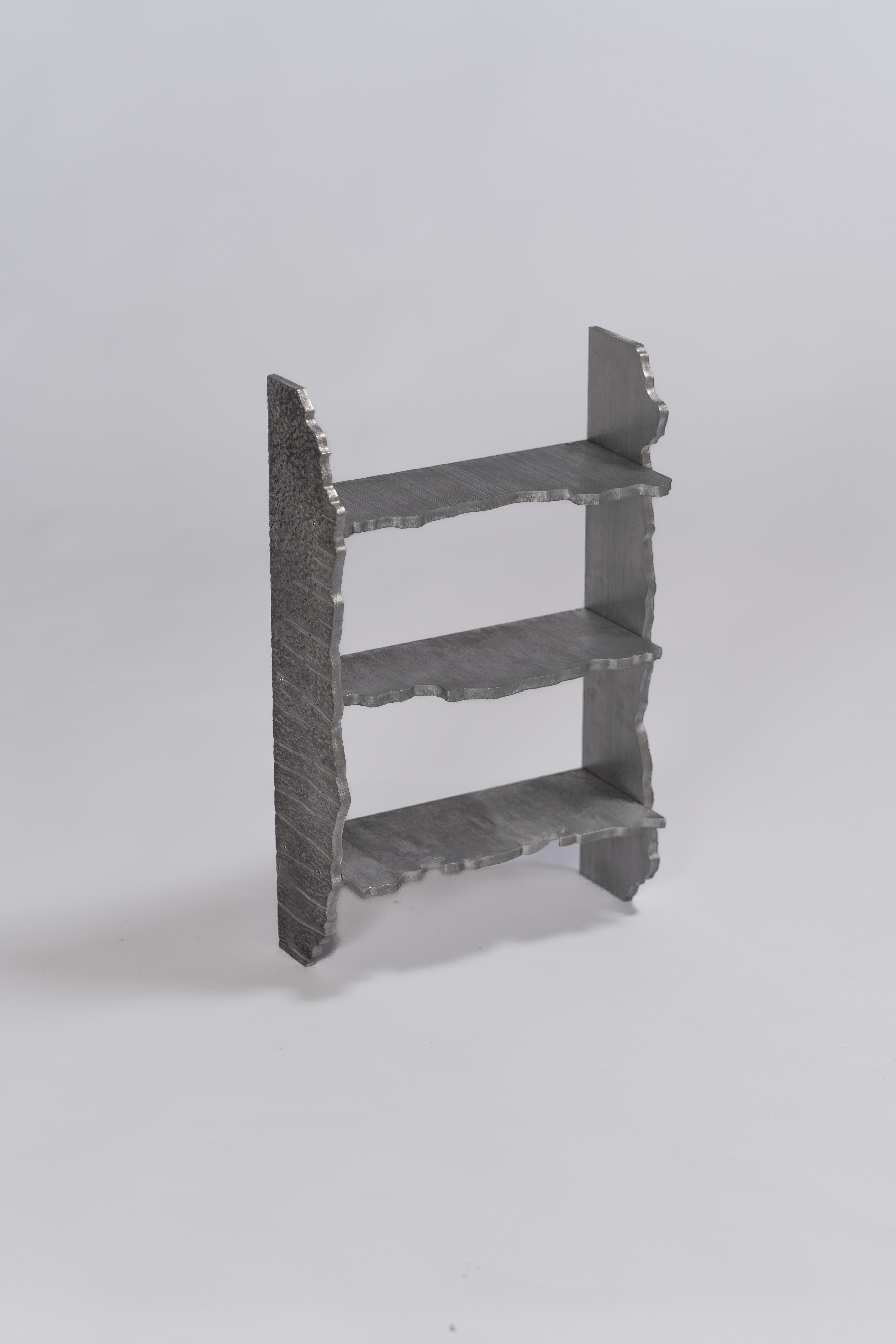 Etagère murale contemporaine Crust en aluminium par Studio Thusthat Neuf - En vente à 1204, CH
