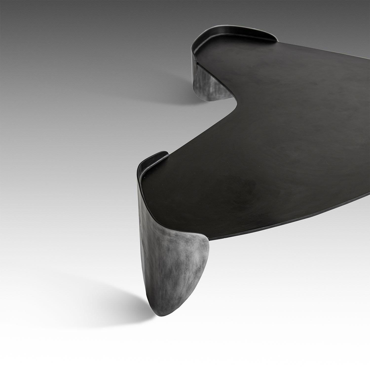 Moderne Table basse contemporaine en aluminium et acier, Laguna, Adam Court pour Okha en vente
