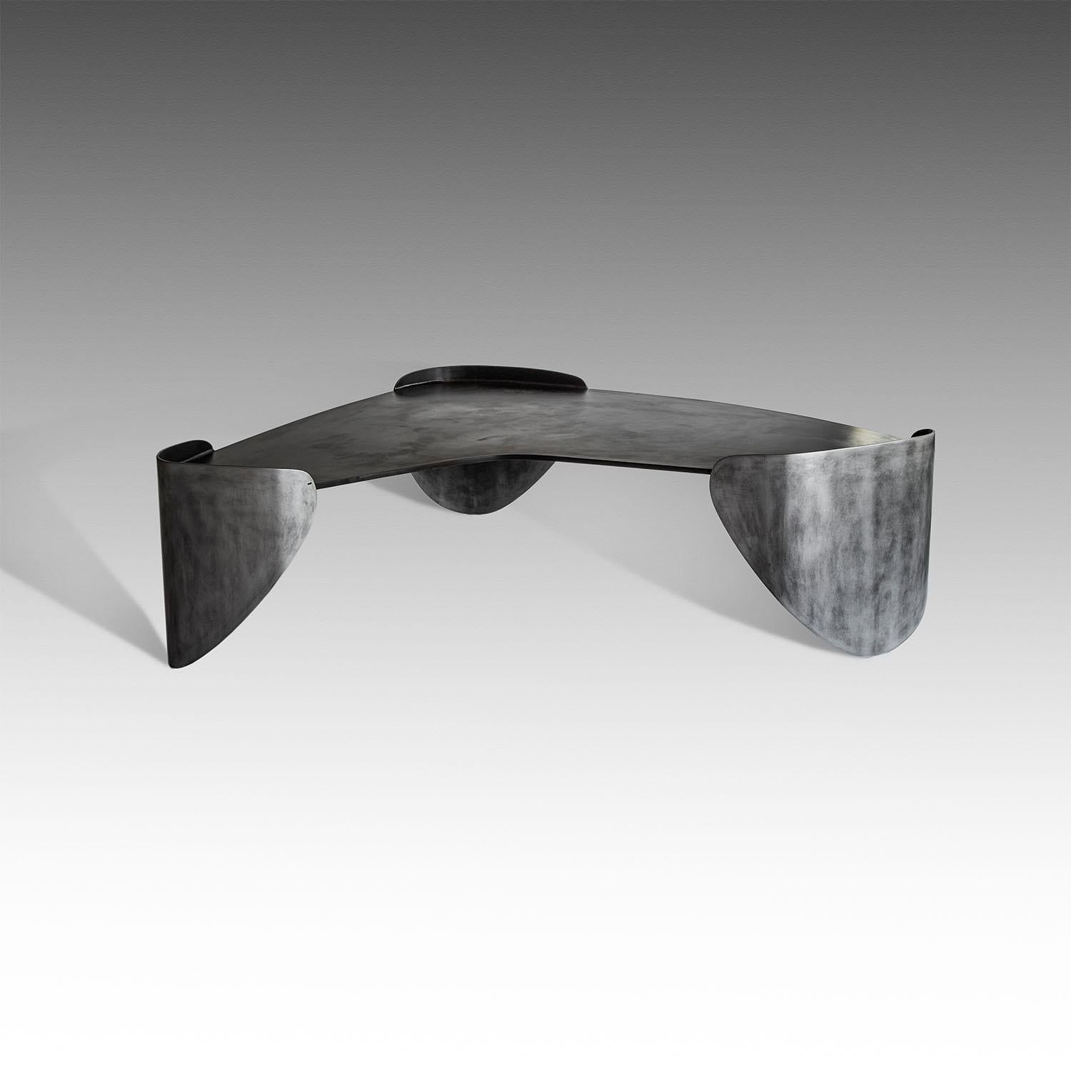 Table basse contemporaine en aluminium et acier, Laguna, Adam Court pour Okha Neuf - En vente à Warsaw, PL