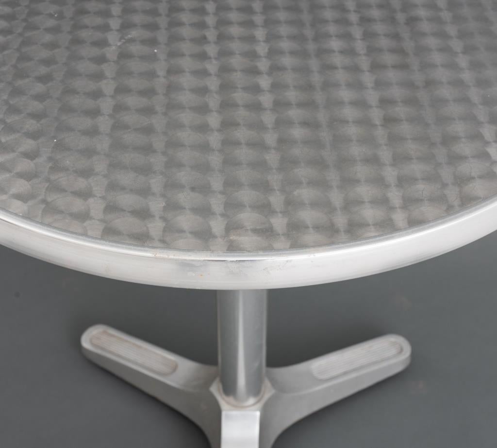 Contemporary Cafe-Tisch aus Aluminium und Edelstahl (Minimalistisch)