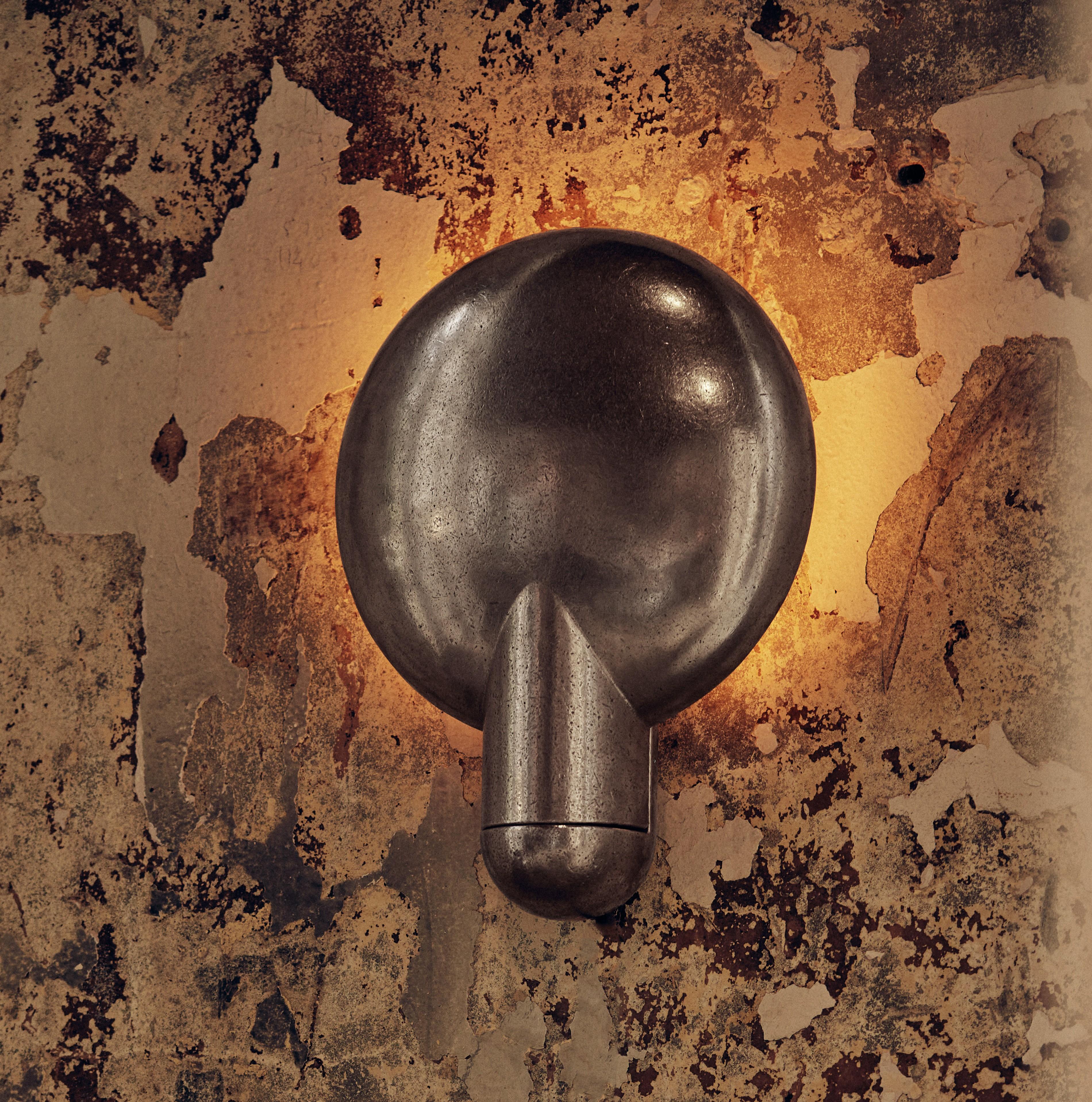 Aluminum Surface Wall Sconce by Henry Wilson
Dimensions: W 30 x D 11 x H 40 cm
Materials: Aluminum.

Available in blackened, bronze, aluminum, blackened and travertine, blackened and black travertine.

An ambient, sculptural light manufactured in