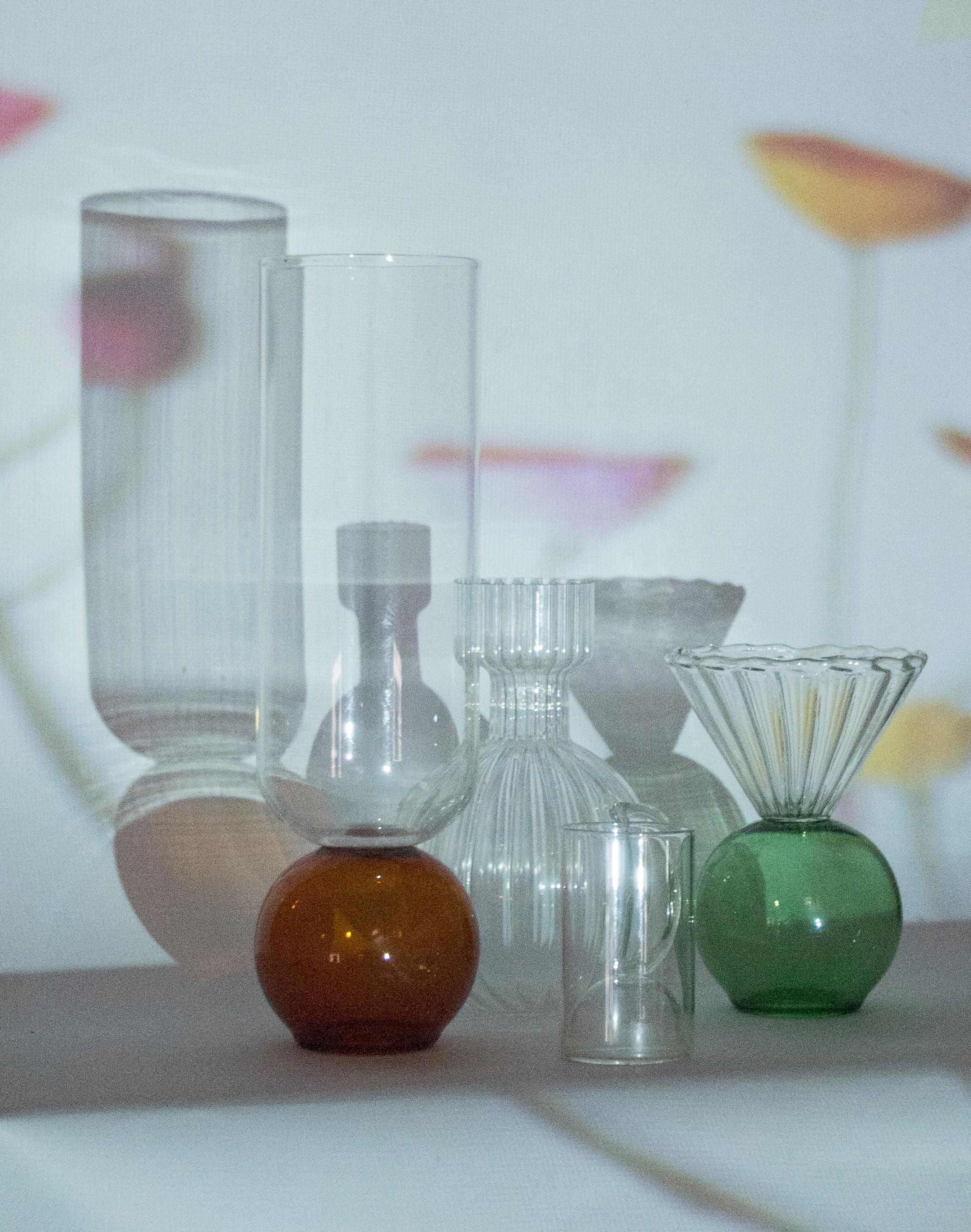 Contemporary Amber Flower Glass Blown Cylinder Vase Handcrafted, Natalia Criado (Moderne) im Angebot