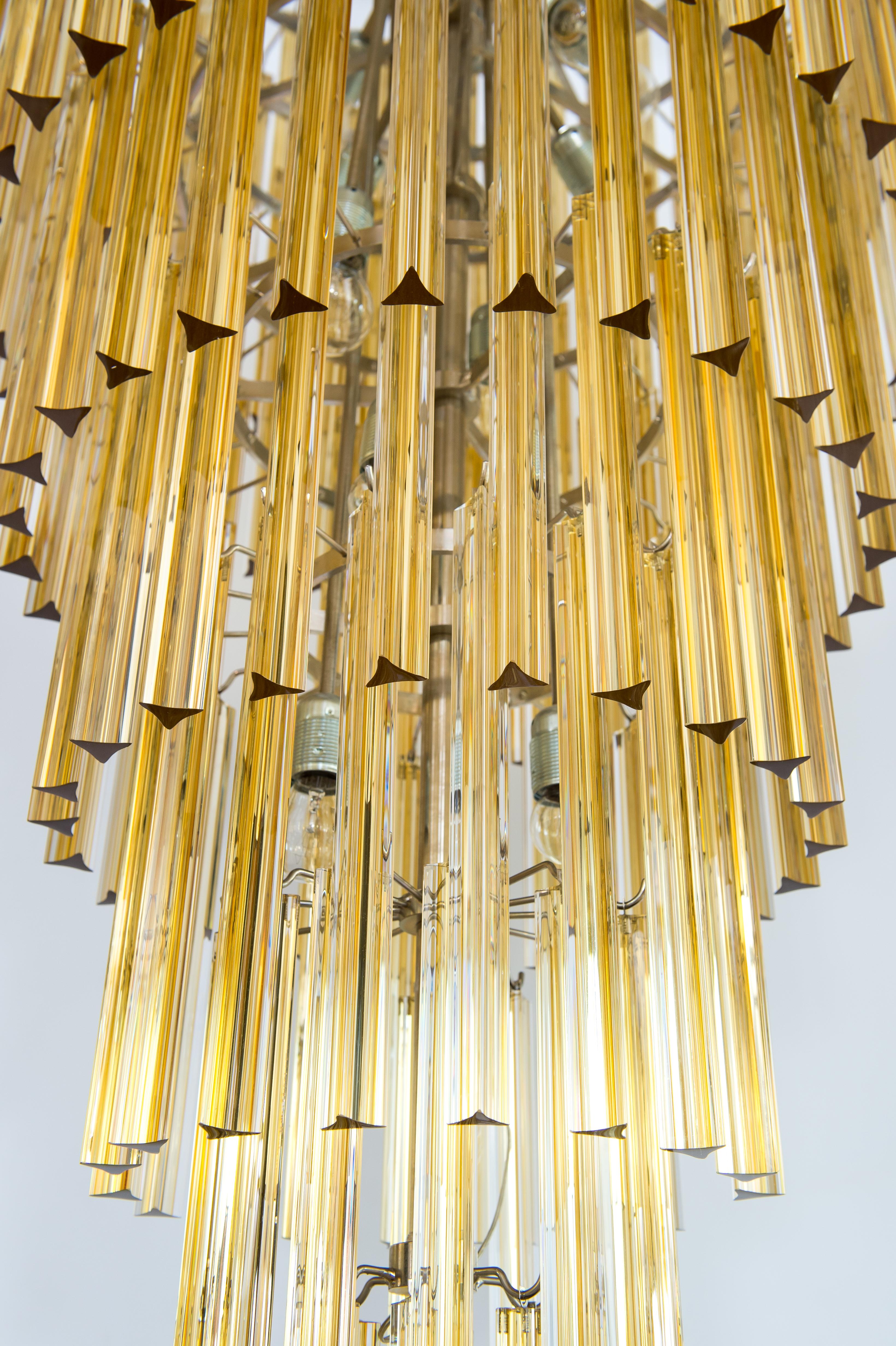 Zeitgenössischer Kegel-Kronleuchter aus Bernstein-Muranoglas, hergestellt in Italien im Angebot 8