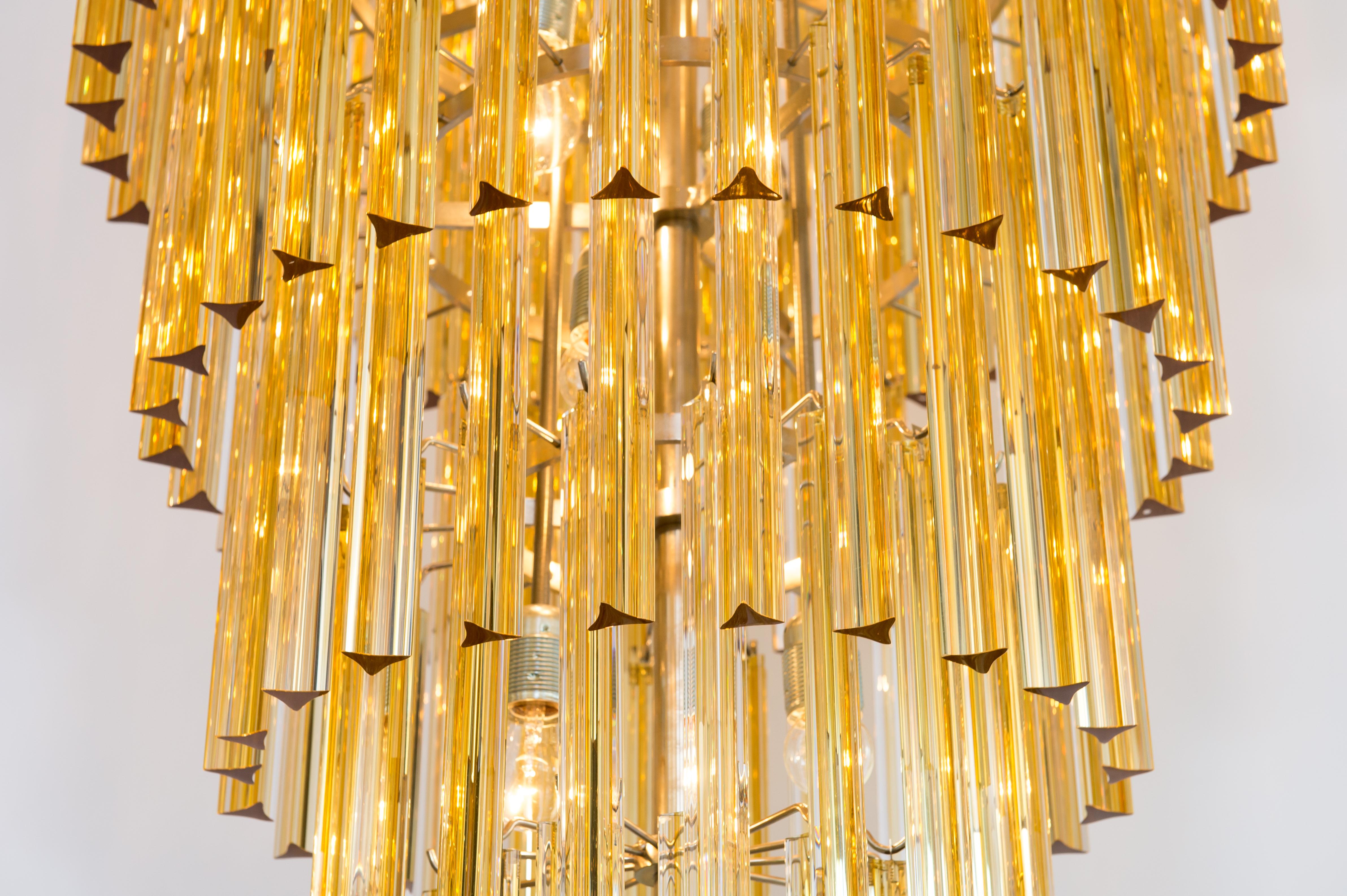 Lustre à cônes contemporain en verre de Murano ambré, fabriqué en Italie en vente 9