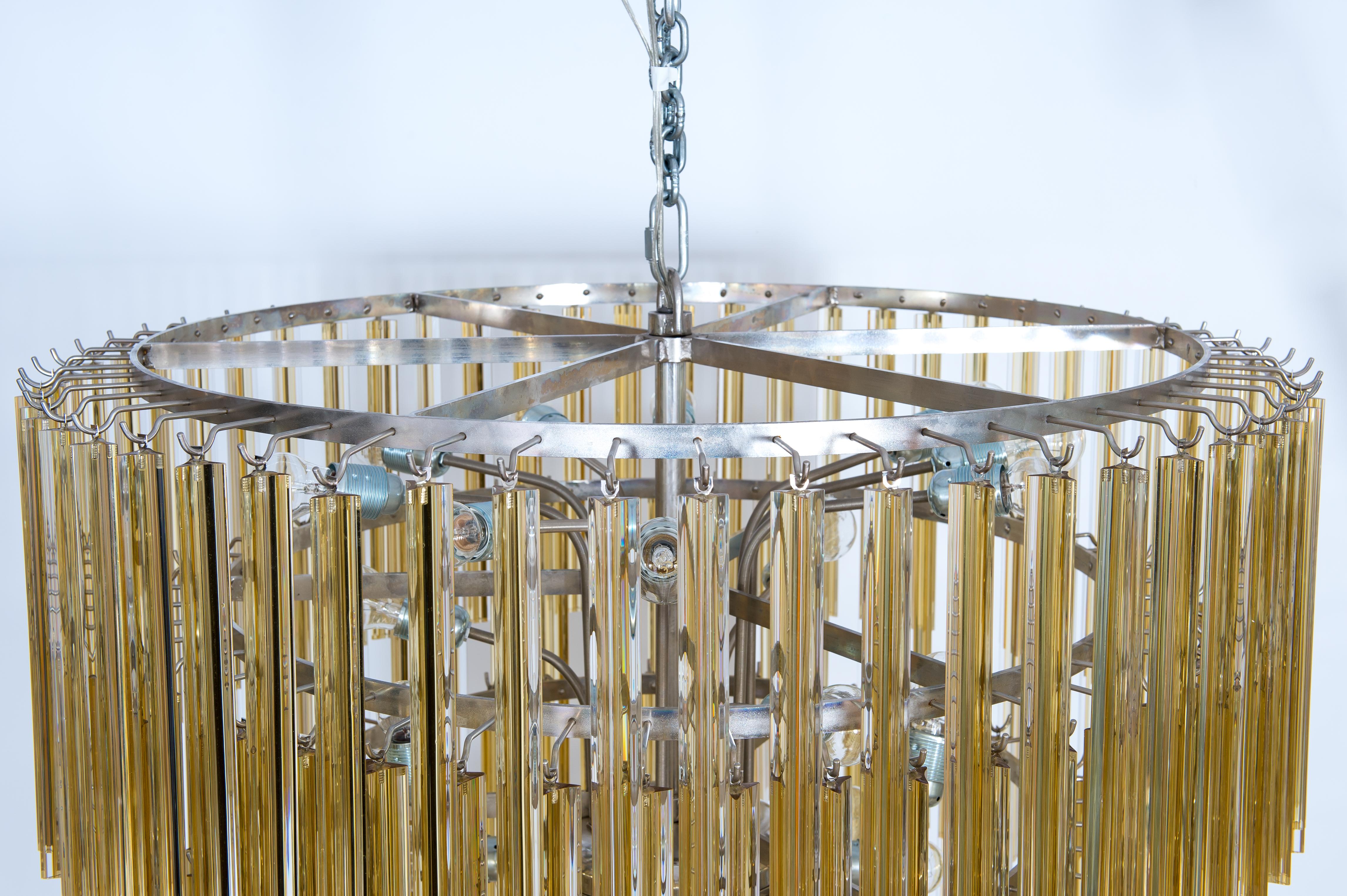 XXIe siècle et contemporain Lustre à cônes contemporain en verre de Murano ambré, fabriqué en Italie en vente