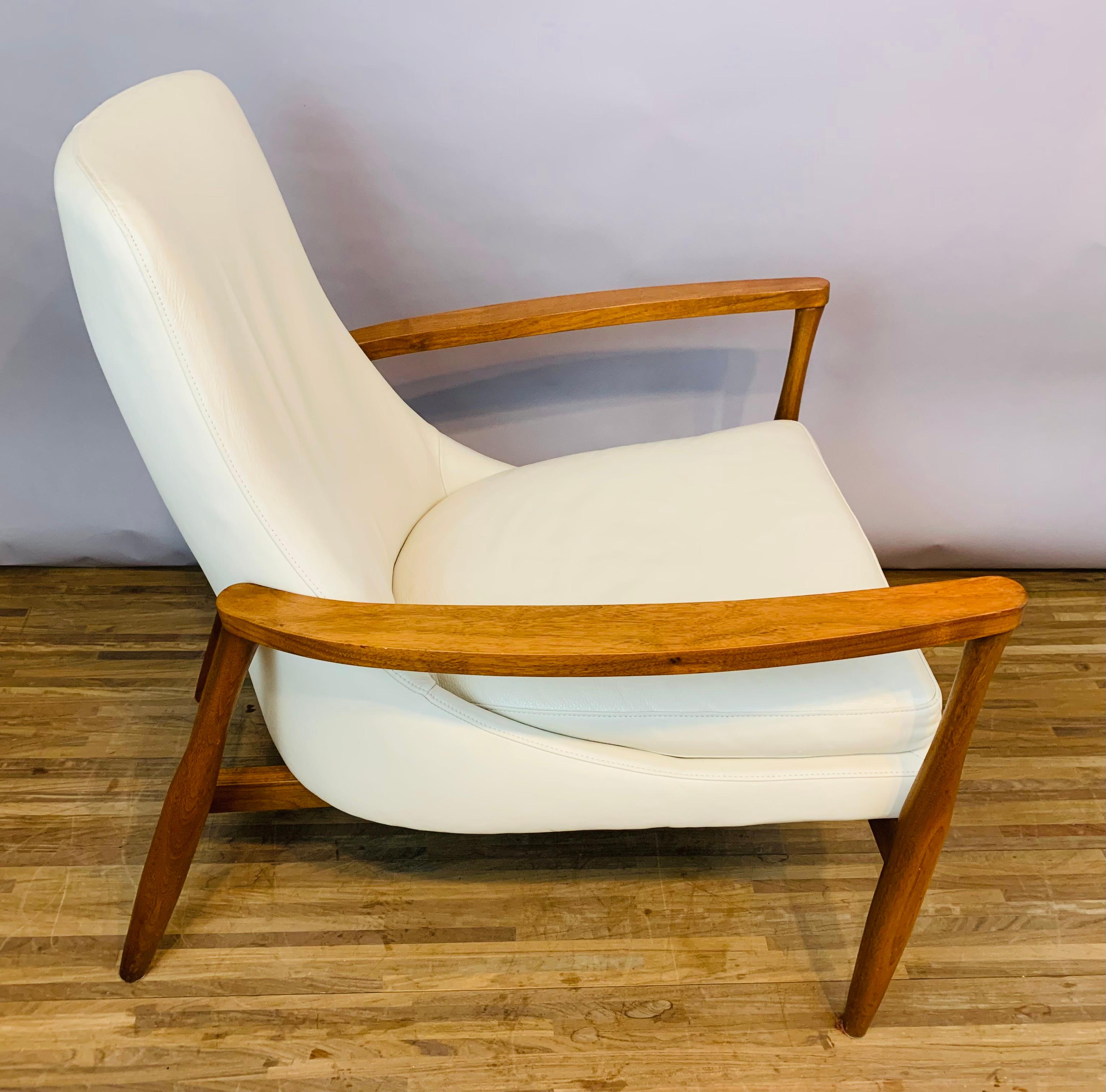 Contemporary American Aaron Ash & White American Leather Deep-Seated Armchair 8