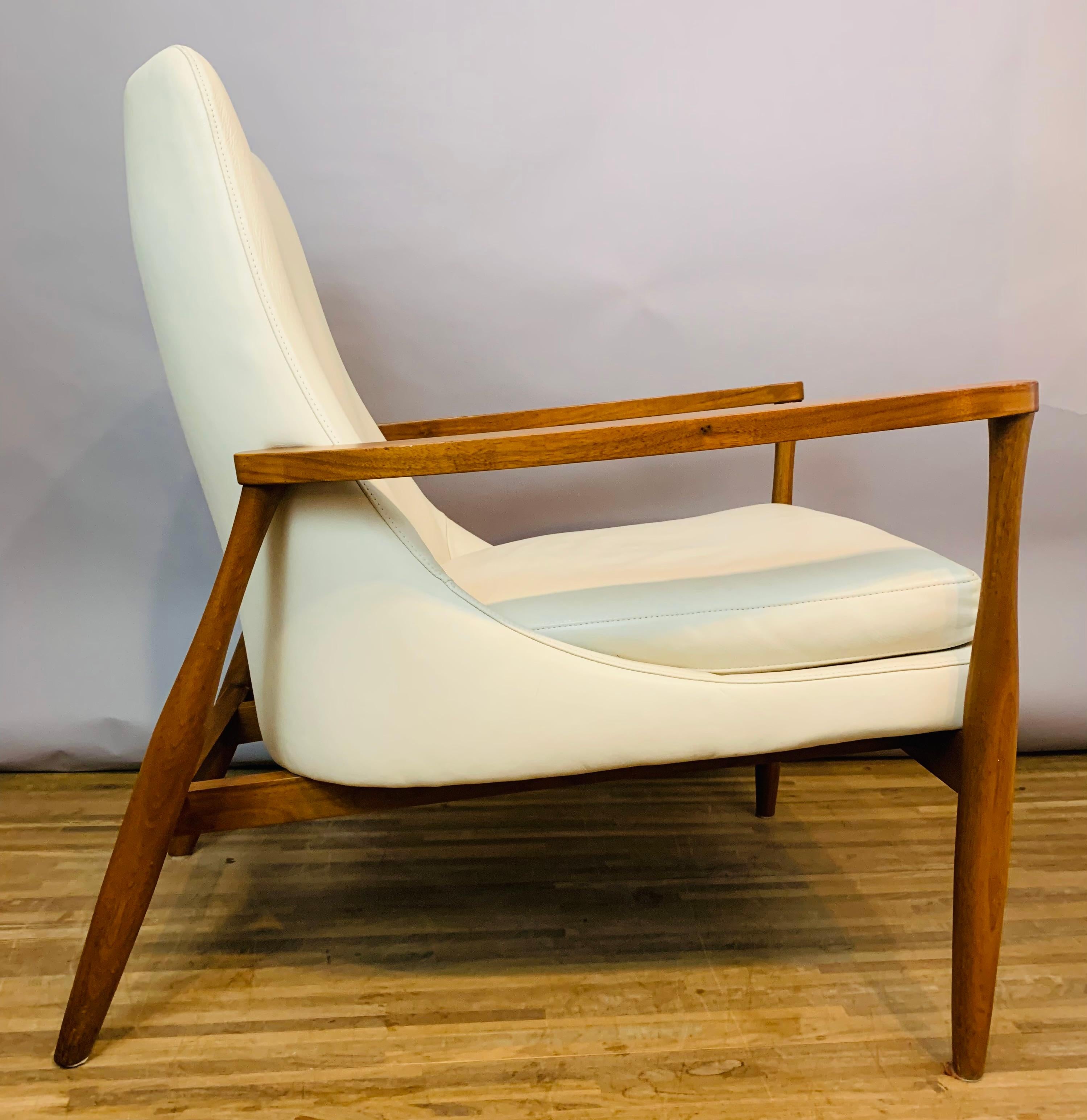 Contemporary American Aaron Ash & White American Leather Deep-Seated Armchair 9