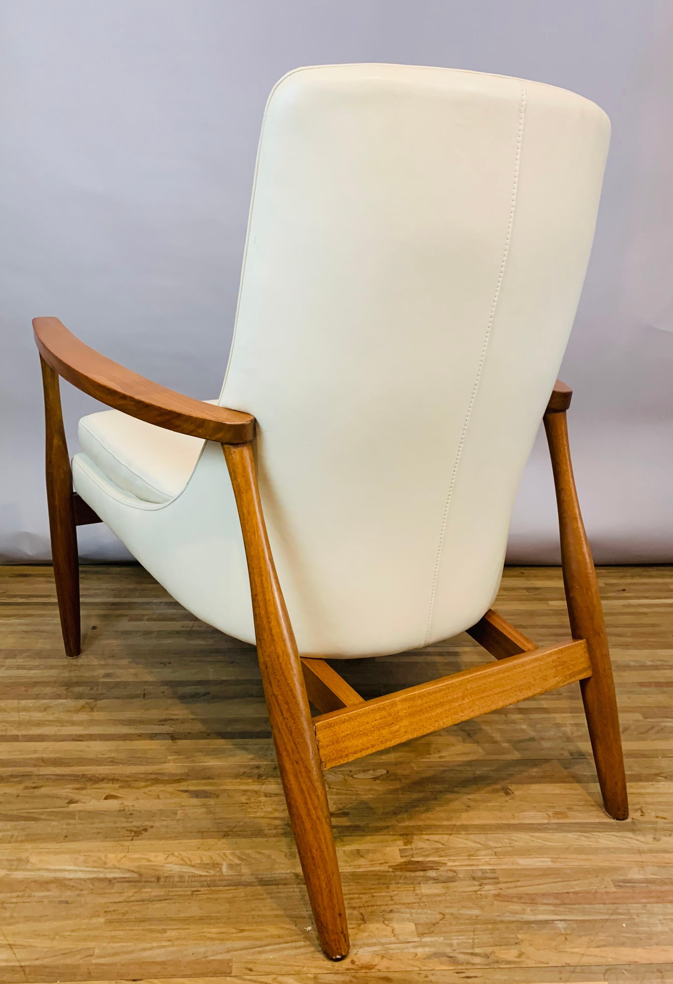 Contemporary American Aaron Ash & White American Leather Deep-Seated Armchair 2