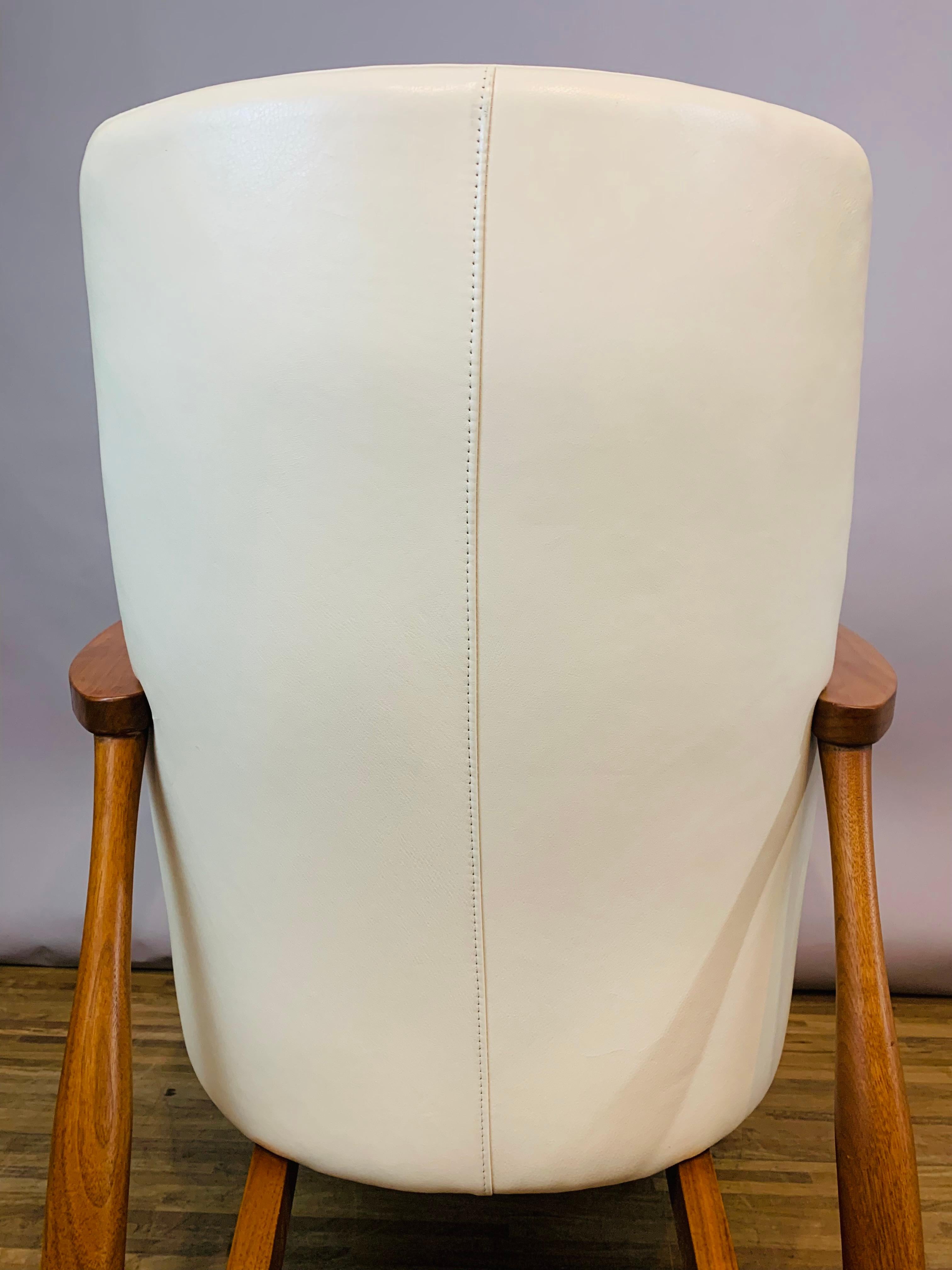 Contemporary American Aaron Ash & White American Leather Deep-Seated Armchair 5