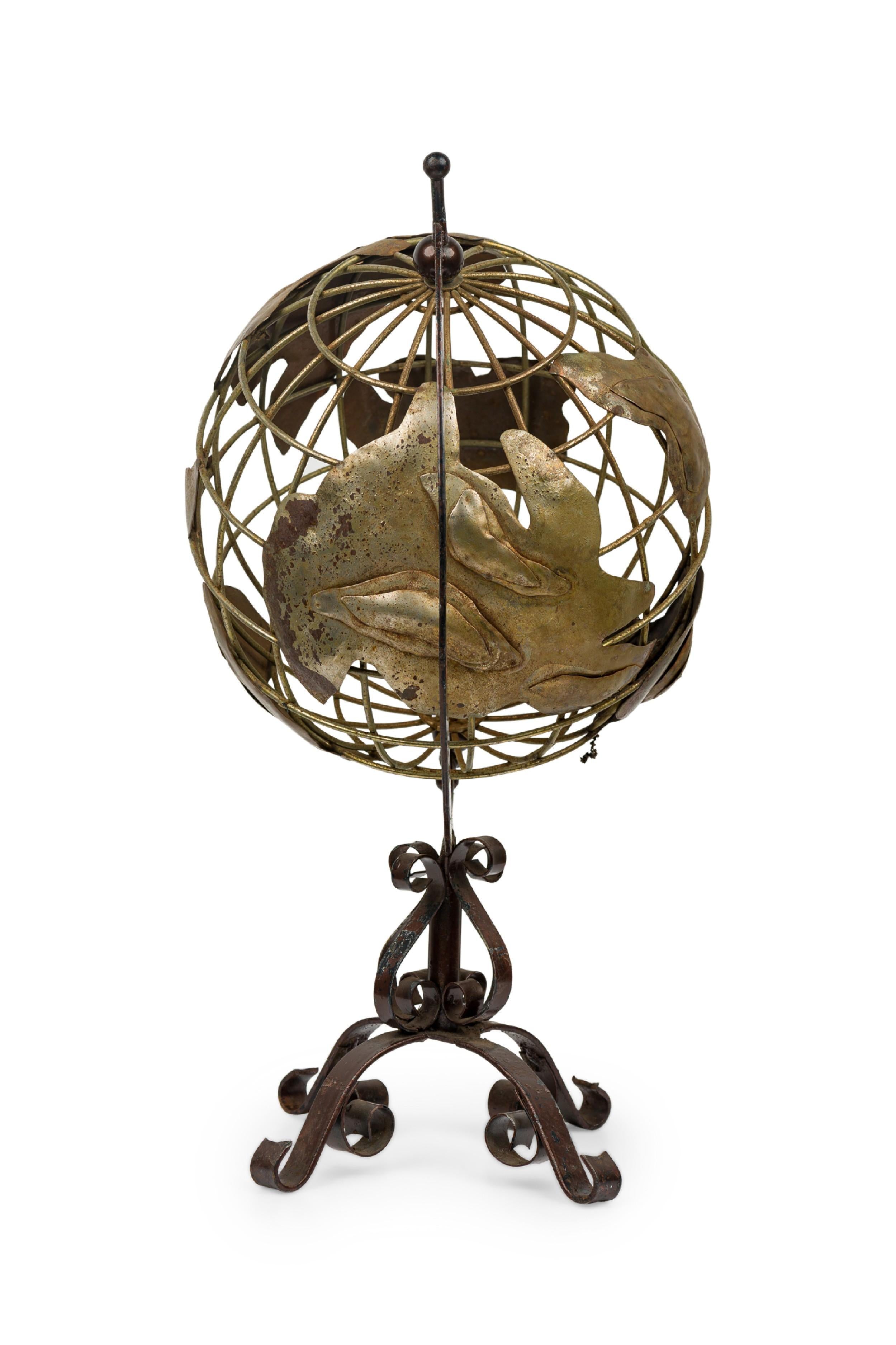 Moderne Globe terrestre rotatif contemporain en métal sur Stand en vente