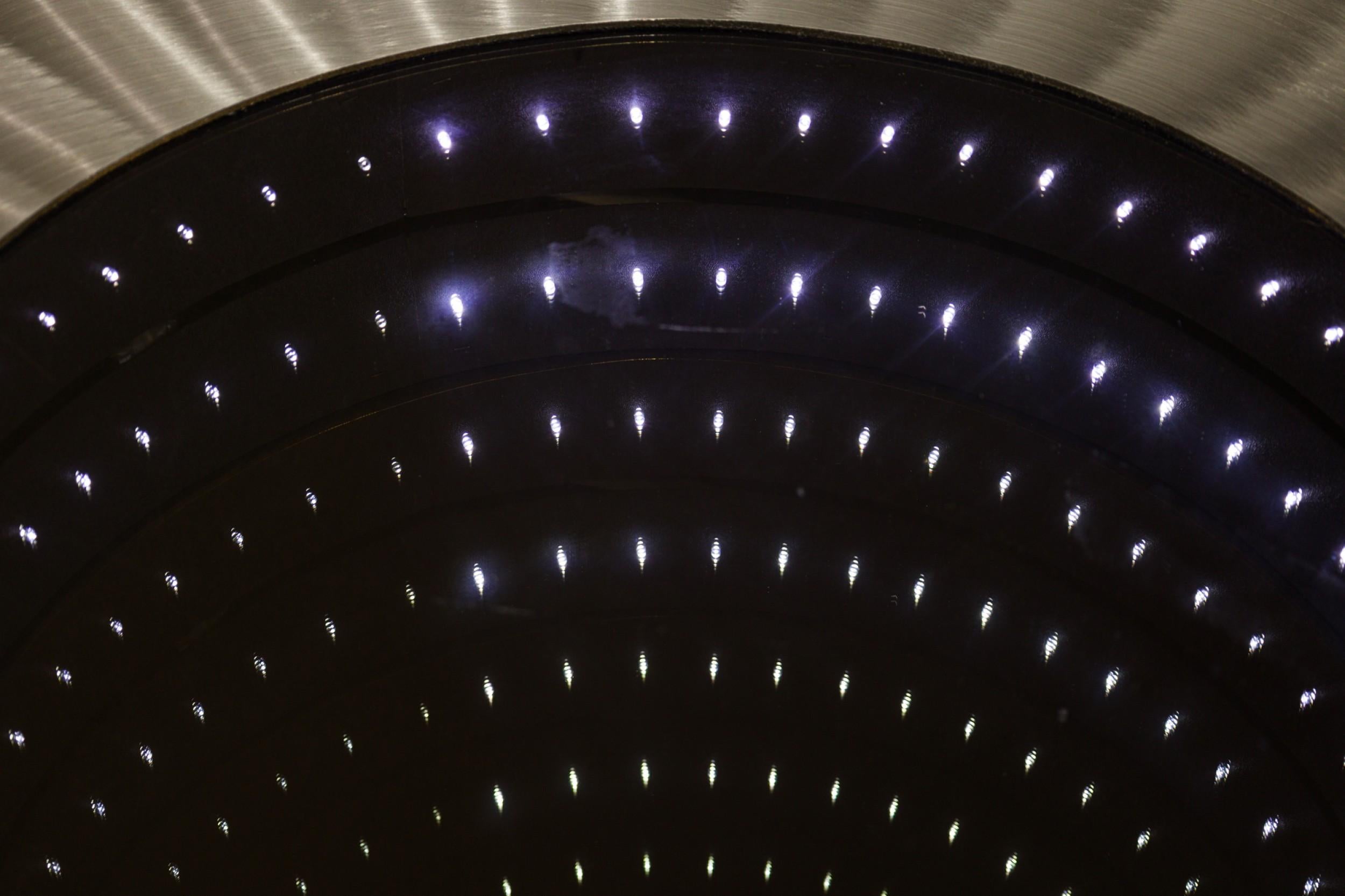 Vetro Tavolo Infinity AM Contemporary in acciaio inox e vetro nero in vendita