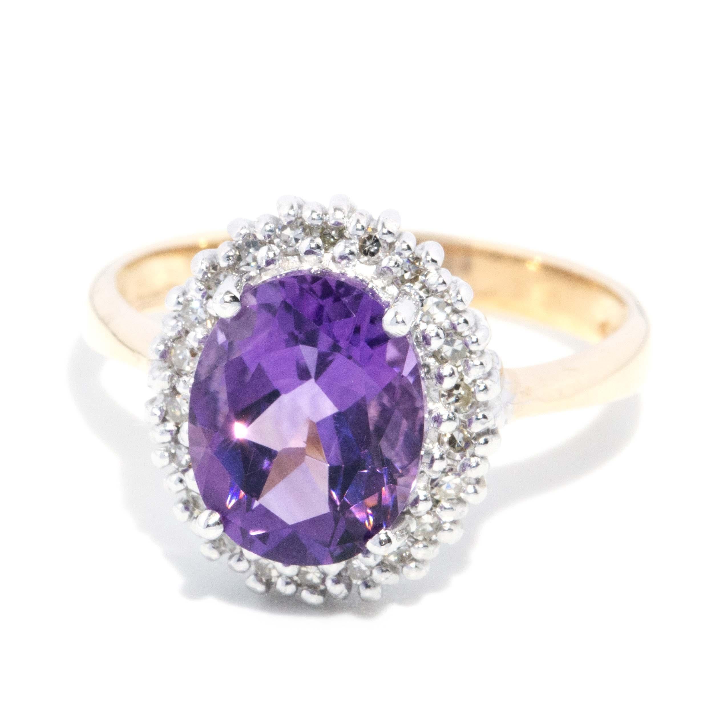 Moderno Anello aureola contemporary con ametista e diamante in oro giallo 9 carati in vendita