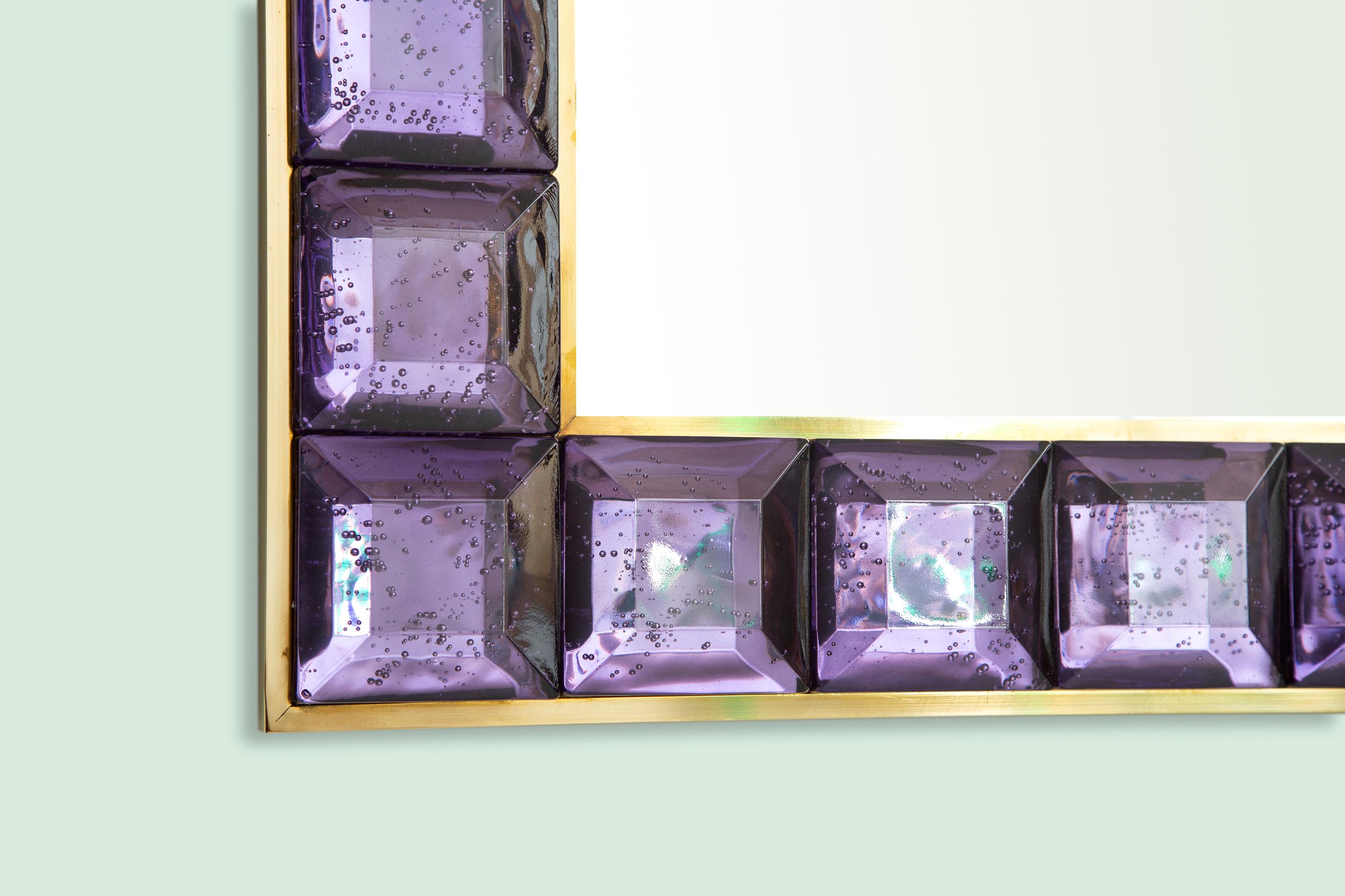 Zeitgenössischer Amethyst-Diamant-Murano-Glas-Spiegel, auf Lager (Moderne der Mitte des Jahrhunderts) im Angebot