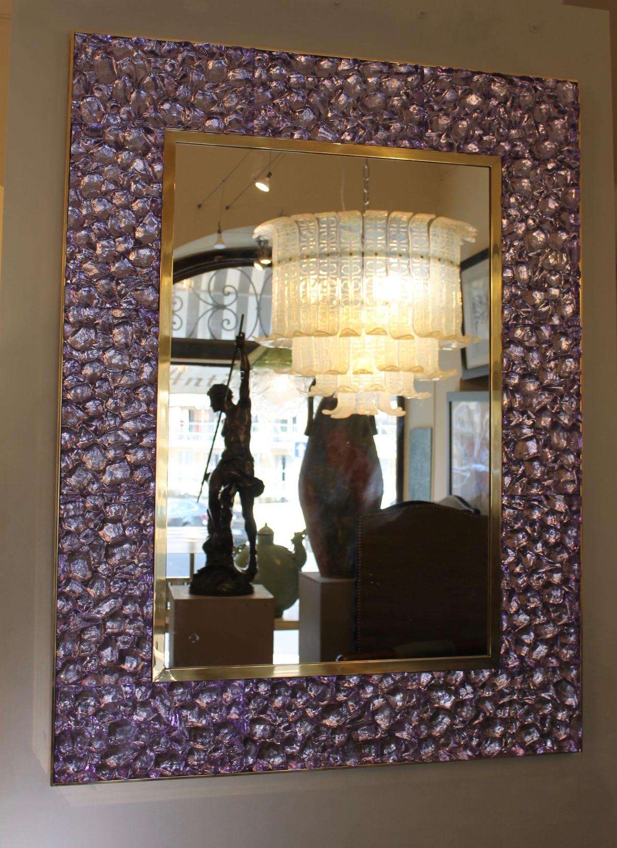 Contemporary Murano mirror, structure in gilded brass, the work of the glass resembles pebbles of Amethyst color. Very nice achievement.
The mirror can be fixed horizontal or vertical.