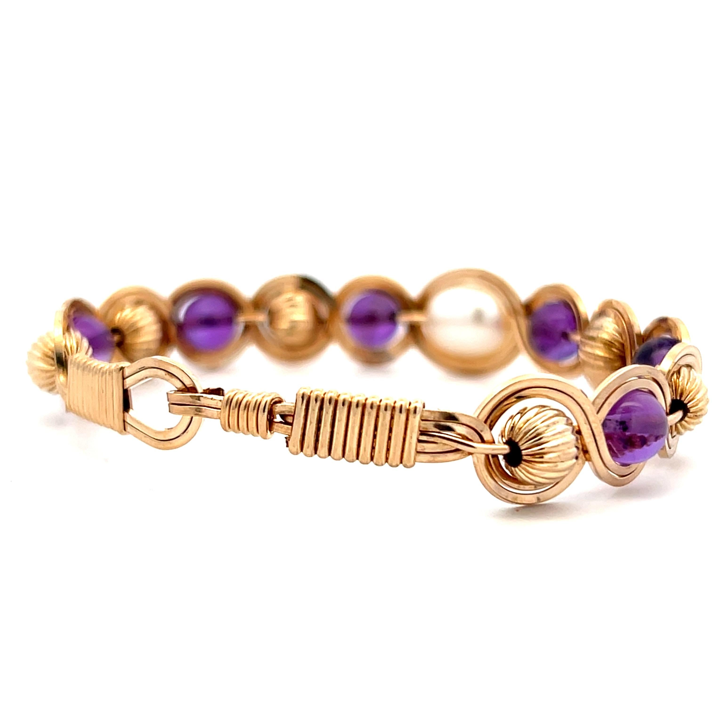 Contemporary Amethyst Pearl & Gold Bead Gold Wire Bracelet In Good Condition For Sale In Towson, MD