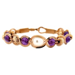 Bracelet contemporain en fil d'or avec perles d'améthyste et perles d'or