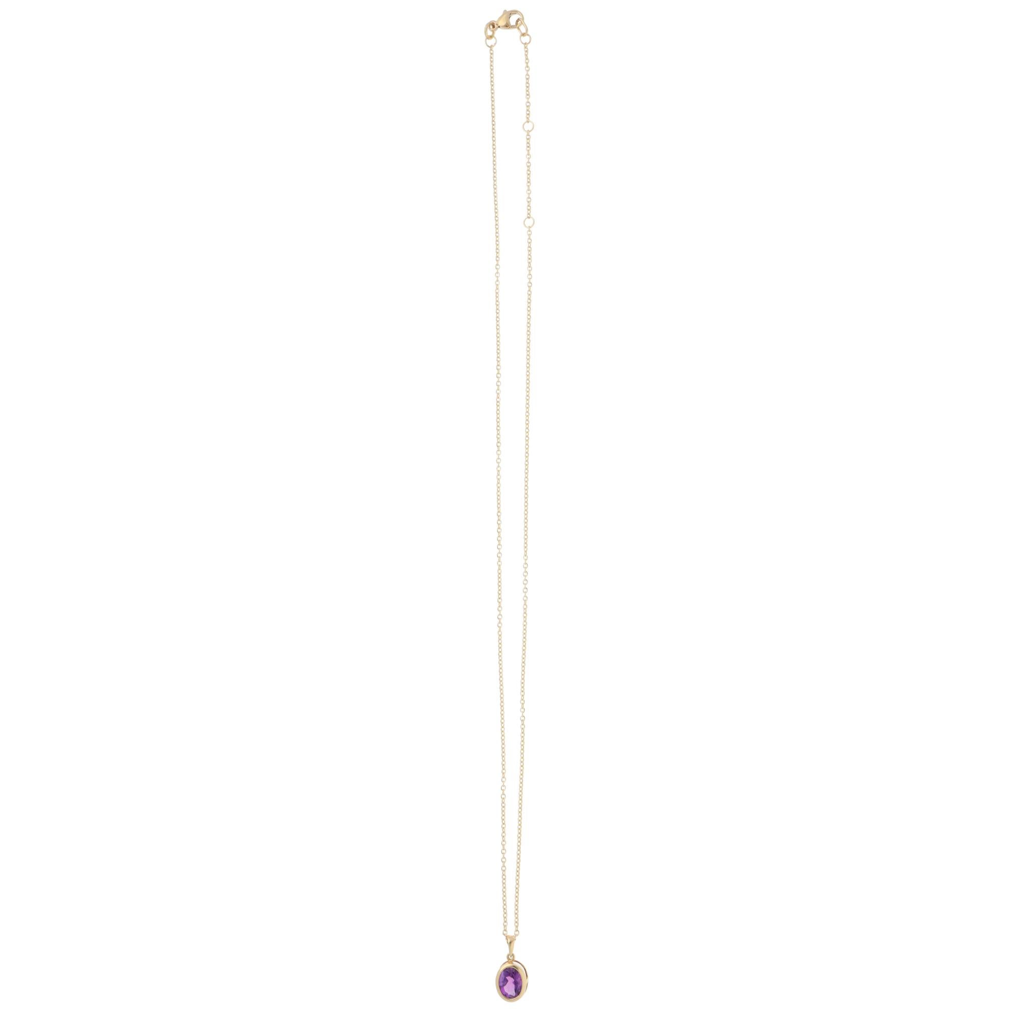 Modern Contemporary Amethyst Pendant Necklace in Yellow Gold For Sale