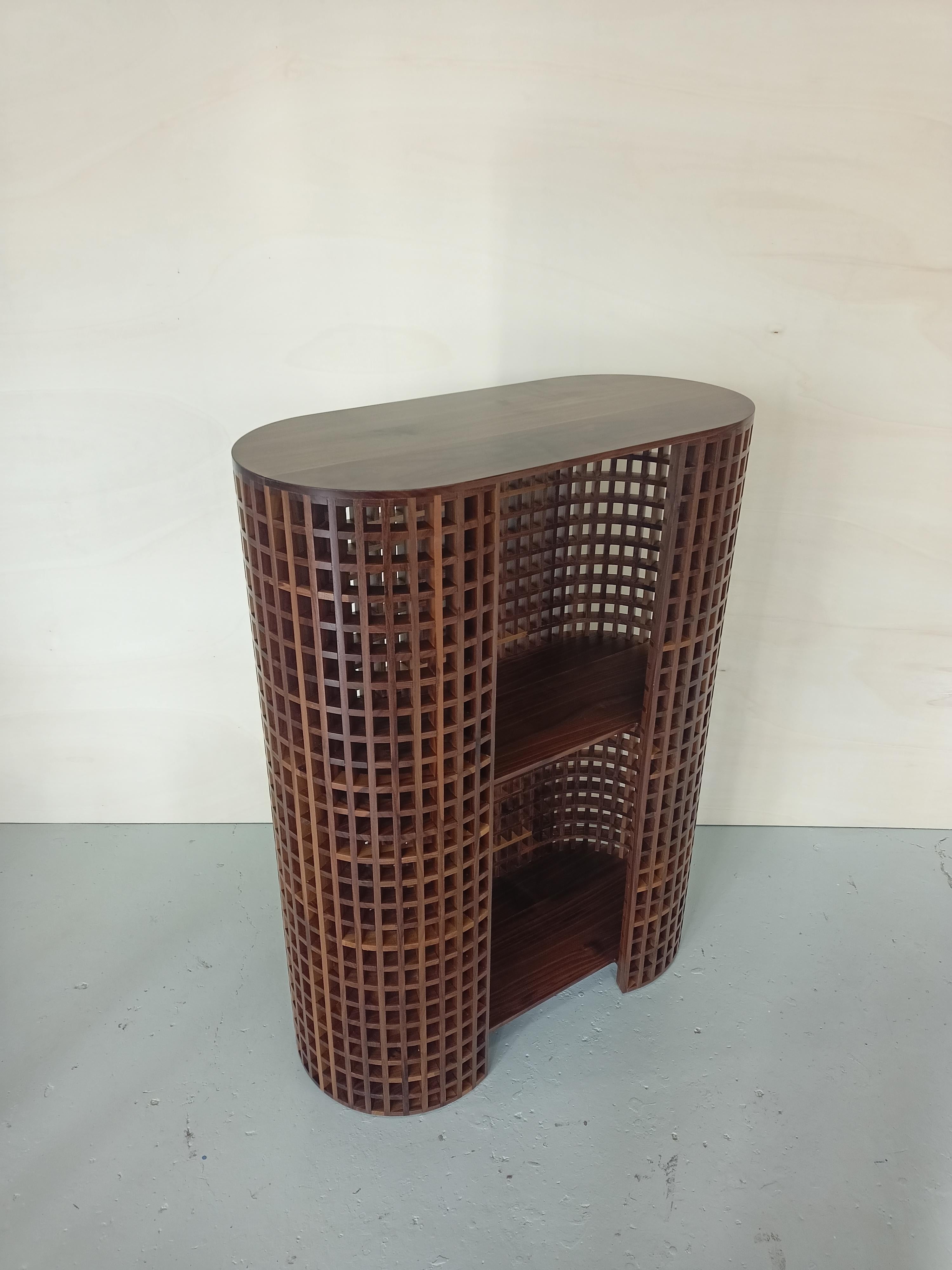 Carabottino is a contemporary and crafted cabinet, a wooden grating that is presented in a two-dimensional form traditionally made of wooden
strips, it is considered to be an accessory element of relative
importance, similar to windows and door