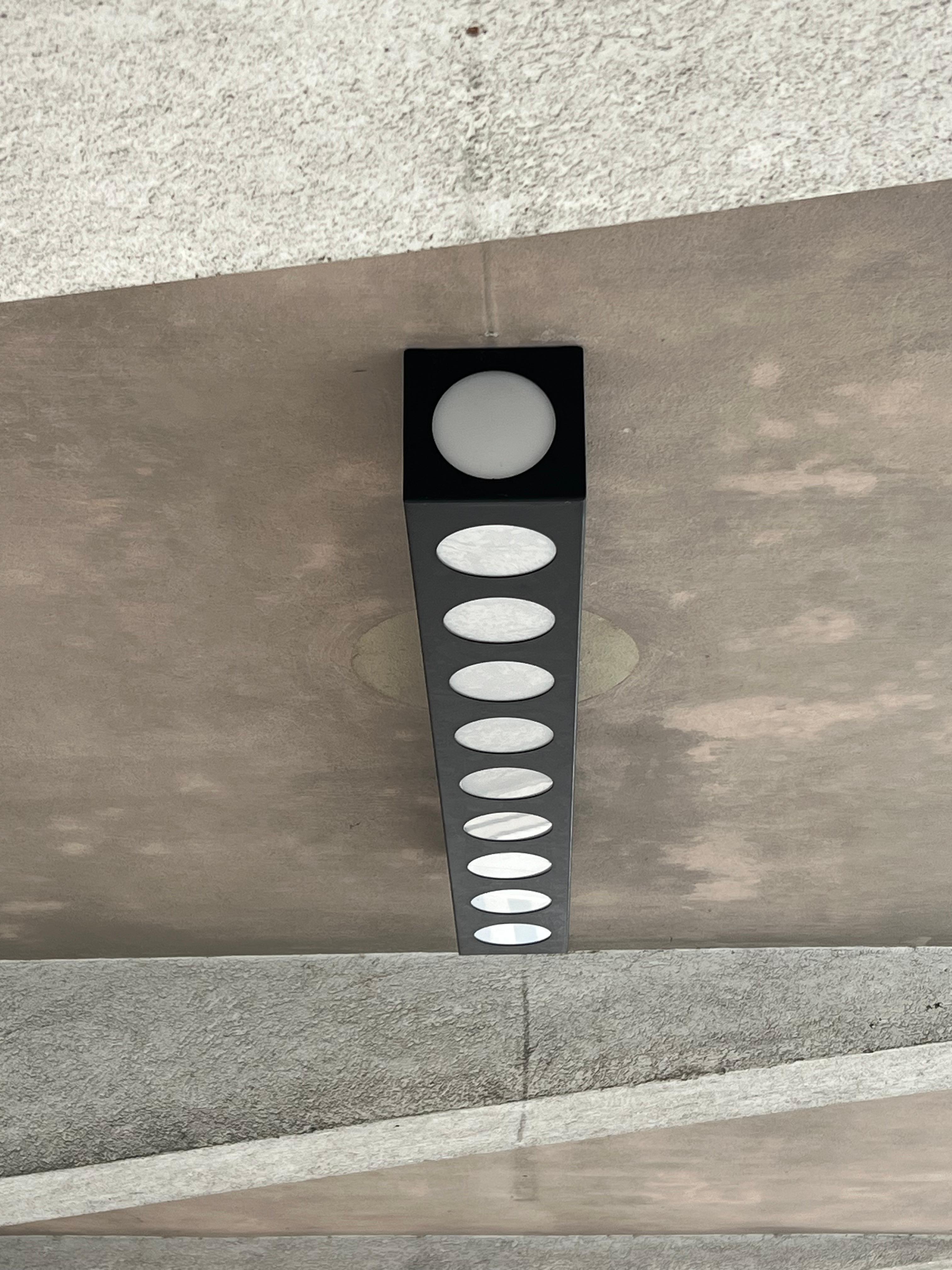 Contemporary and minimal ceiling light, sculptural wall light Meccano by Spinzi In New Condition For Sale In Milano, IT