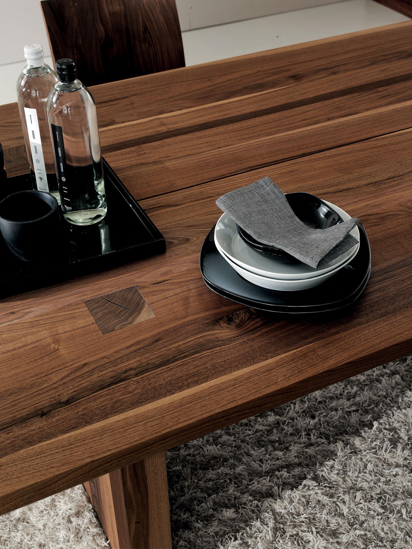 XXIe siècle et contemporain Table contemporaine et minimaliste fabriquée à la main en noyer américain en vente