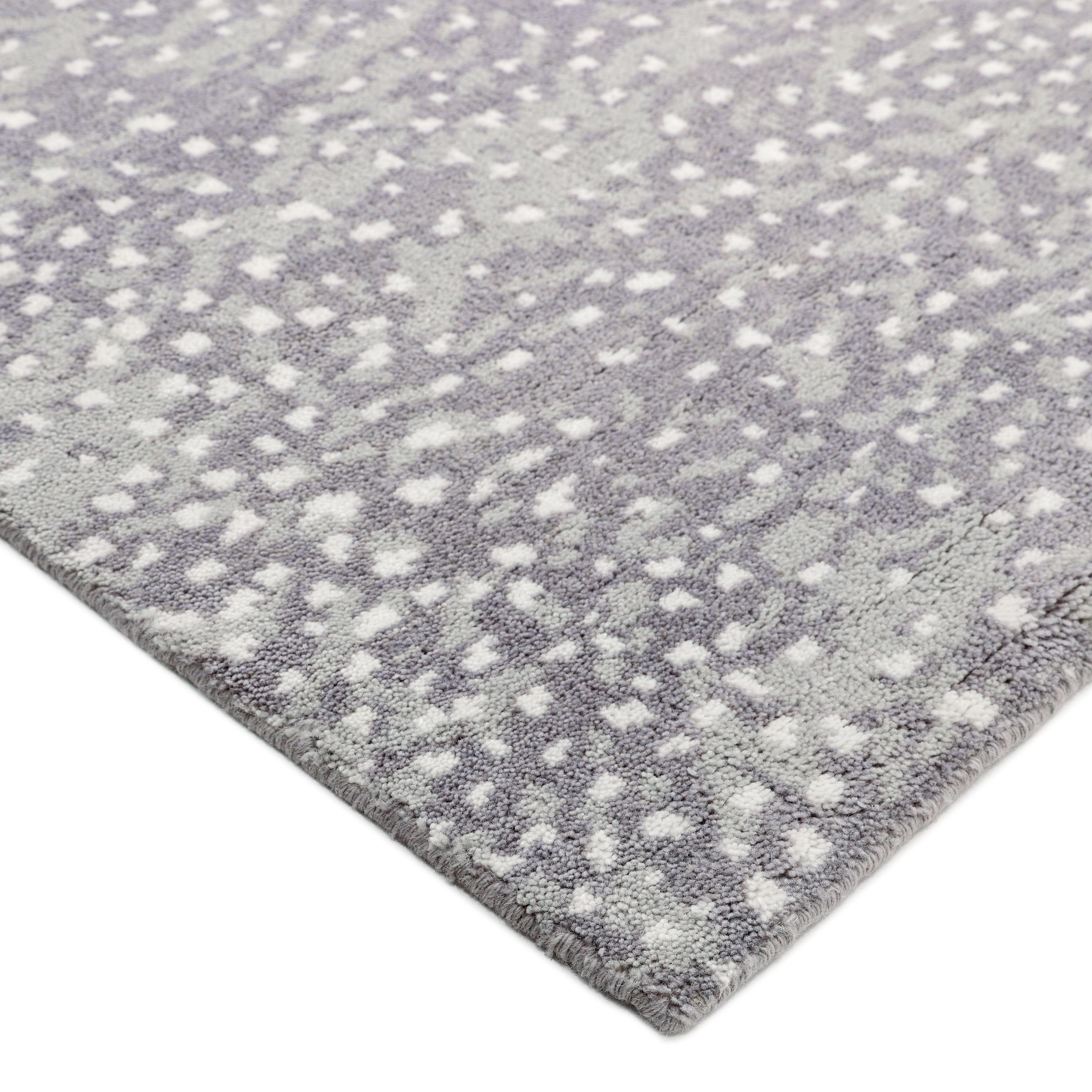 Fresh, spirited, and above all, luxurious, the rugs of the Modern collection can invigorate a traditional room as gracefully as they can ground a more contemporary space. Regardless of their color and style, there is just one thing about these rugs