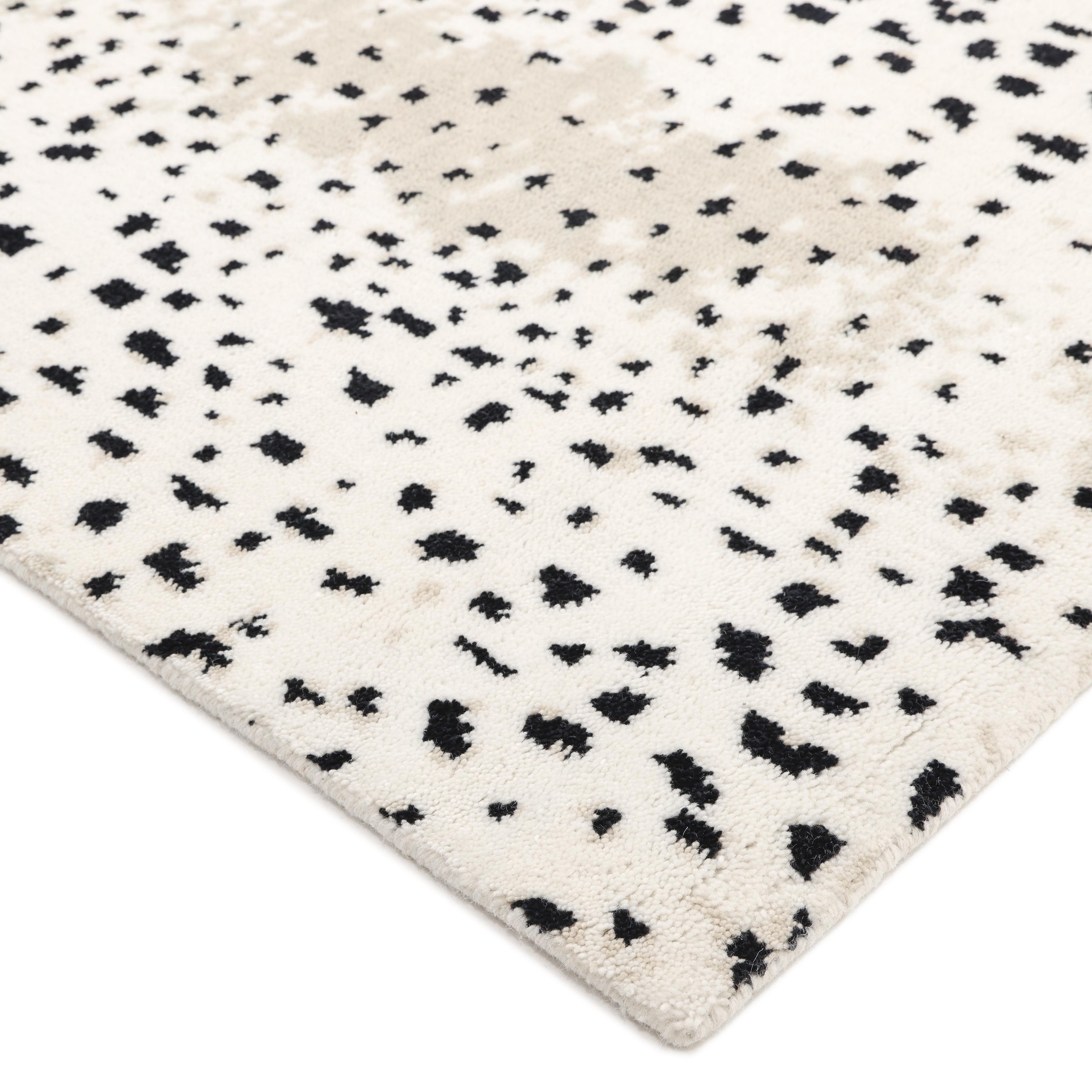 Fresh, spirited, and above all, luxurious, the rugs of the Modern collection can invigorate a traditional room as gracefully as they can ground a more contemporary space. Regardless of their color and style, there is just one thing about these rugs