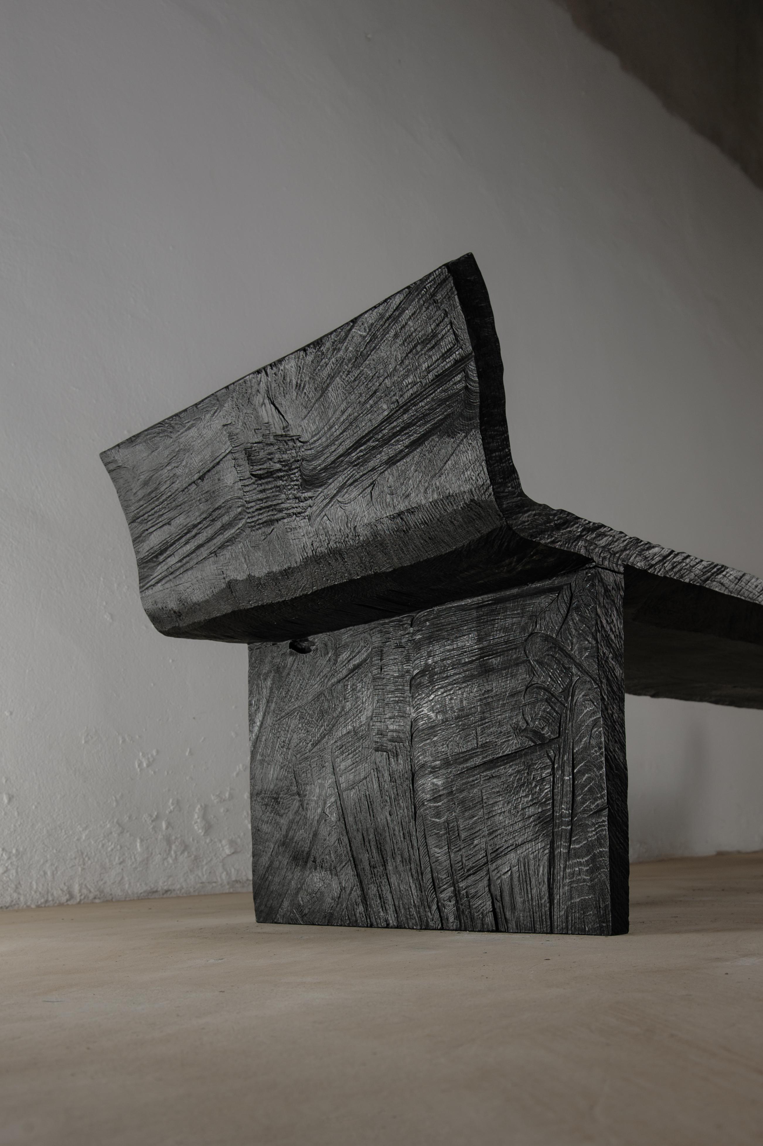 Contemporary Antic Bench von Soha Concept, Eiche massiv, dunkel (Brutalismus) im Angebot