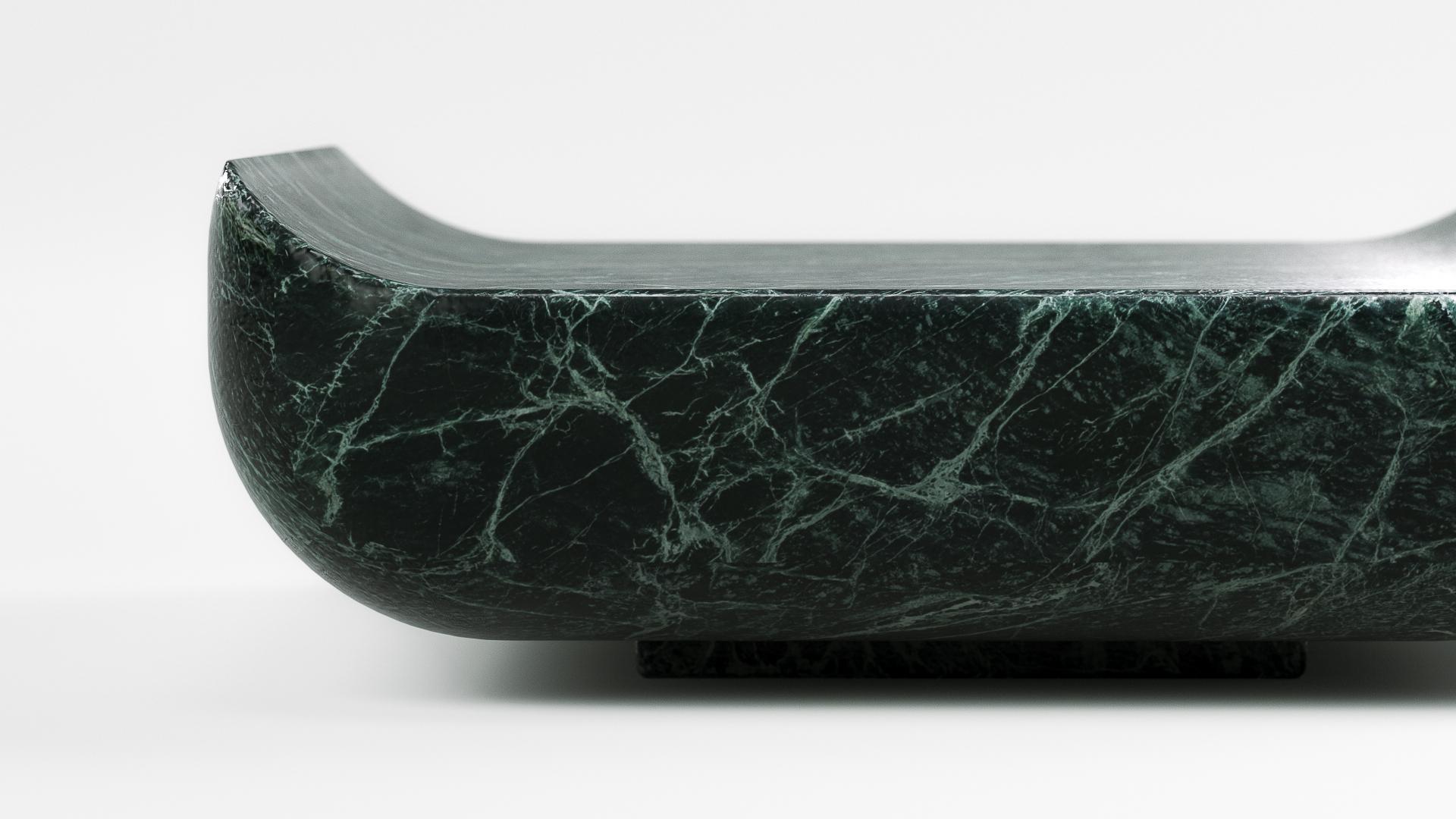 Arthurs Leidenschaft und seine Hingabe an den Prozess inspirieren ihn dazu, immer wieder neue Fertigungstechniken und innovative Formen zu entdecken, die er durch handverlesene Materialien und die Ausführung durch die besten französischen Handwerker