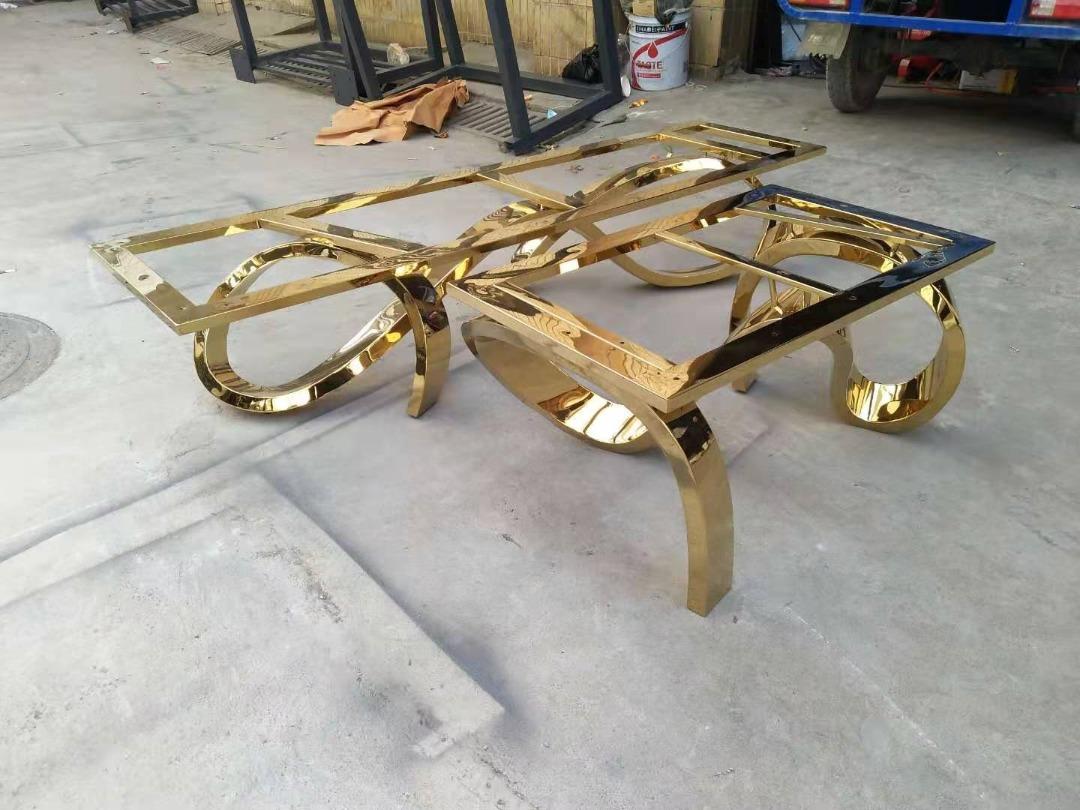Polished Contemporary Apate Coffee Table in Marble, Brass, Copper For Sale
