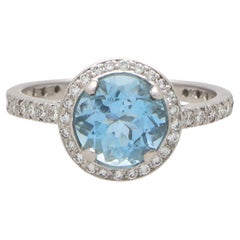 Bague contemporaine en platine ornée d'aigue-marine et de diamants