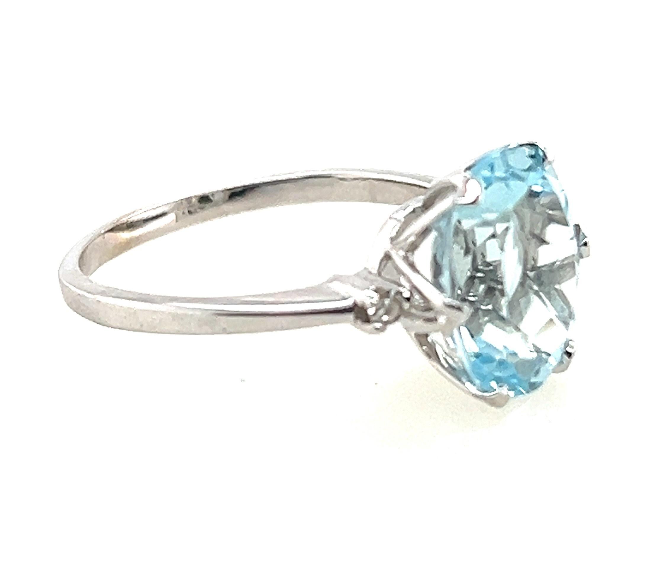 Oval Cut Contemporary 4.25 Carat Oval Aquamarine and Diamond Accent White Gold Ring