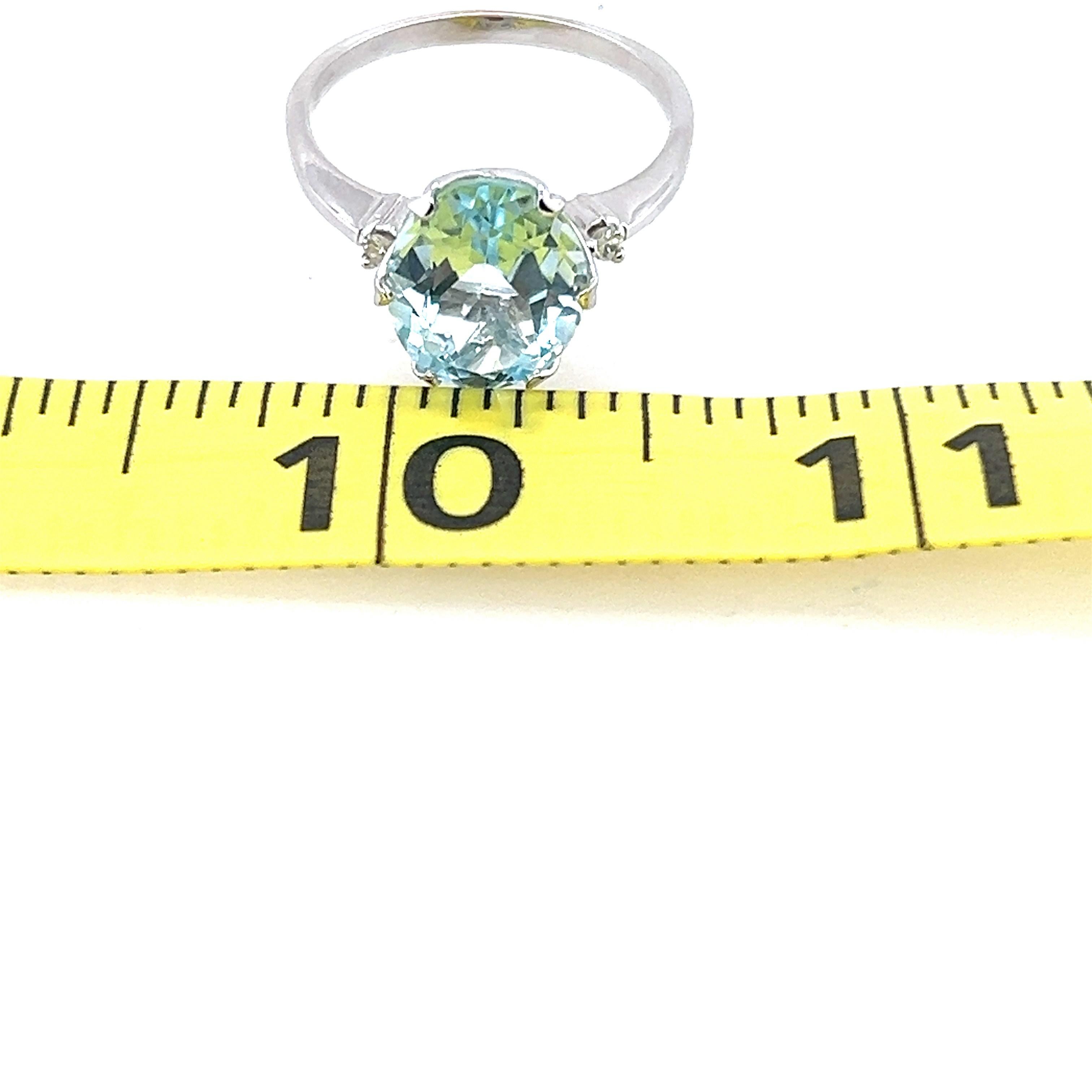 Contemporary 4.25 Carat Oval Aquamarine and Diamond Accent White Gold Ring 2