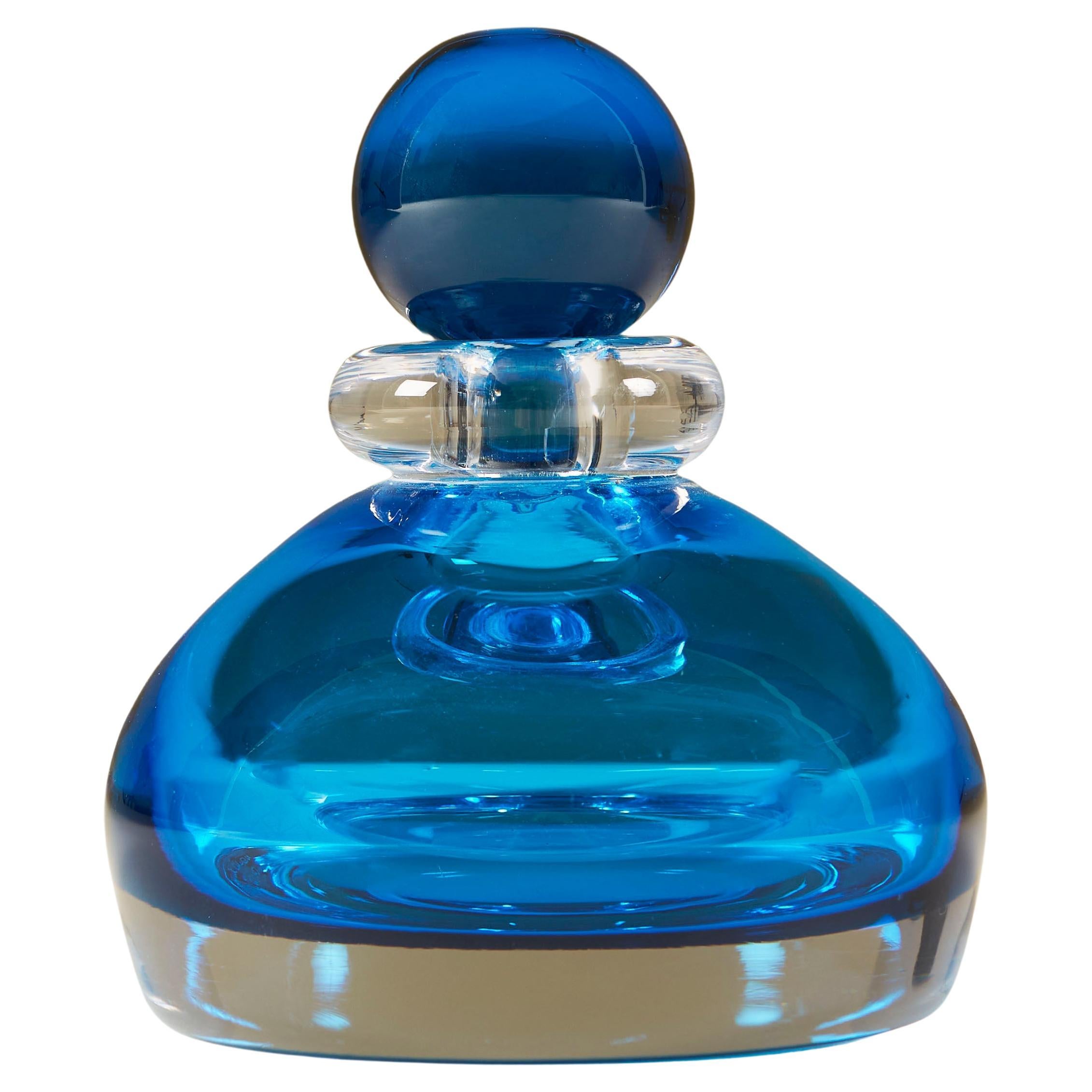 Flacon de parfum contemporain en aigue-marine de Murano