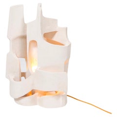 Lampe de table architecturale contemporaine en céramique de Camille Le Dressay