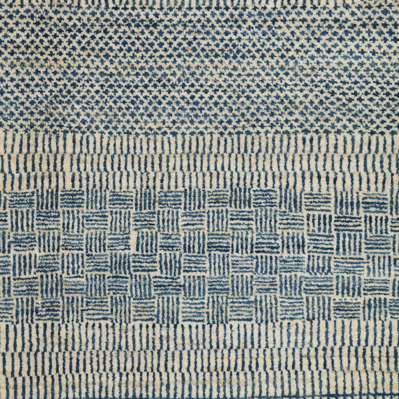 Moderner persischer Teppich „Rain“ von Orley Shabahang, Blau und Creme, Wolle, 8' x 10' (Persisch) im Angebot