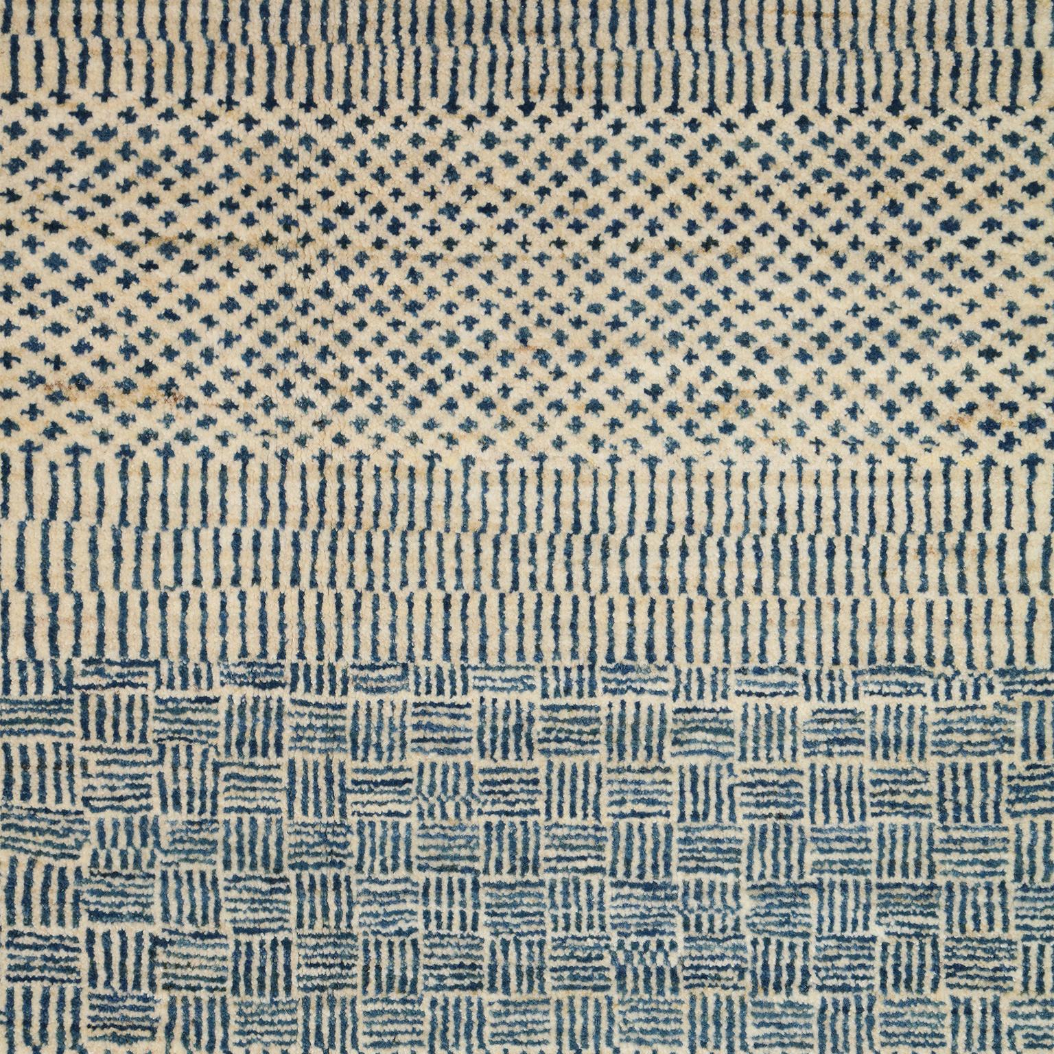 Moderner persischer Teppich „Rain“ von Orley Shabahang, Blau und Creme, Wolle, 8' x 10' (21. Jahrhundert und zeitgenössisch) im Angebot