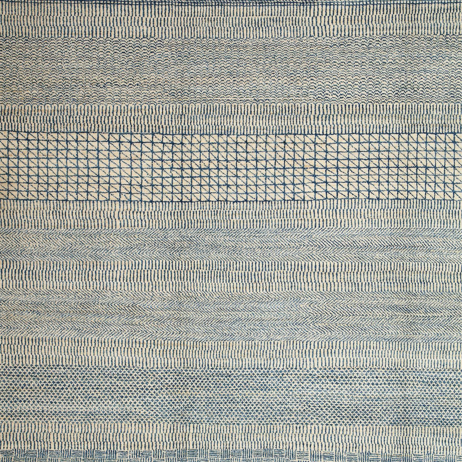Moderner persischer Teppich „Rain“ von Orley Shabahang, Blau und Creme, Wolle, 8' x 10' im Angebot 1