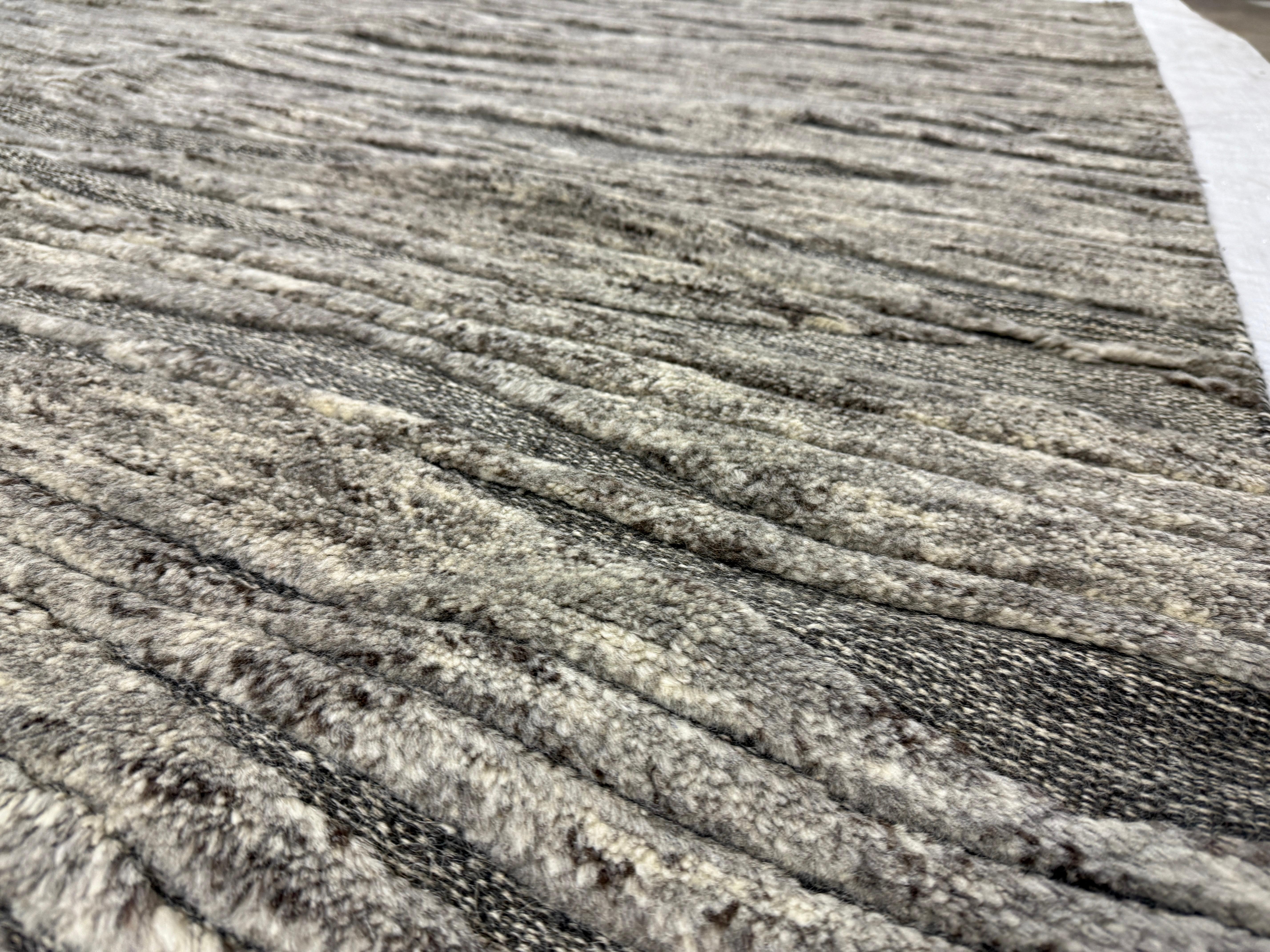 Tappeto contemporaneo in marrone naturale, tessuto a mano, lana, 