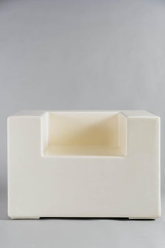 Silla contemporánea con reposabrazos en laca crema de Robert Kuo, edición limitada