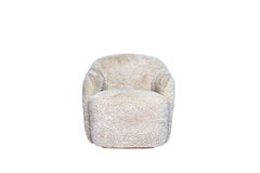 Fauteuil contemporain 'Barba Club' par Fogia, peau de mouton blanche