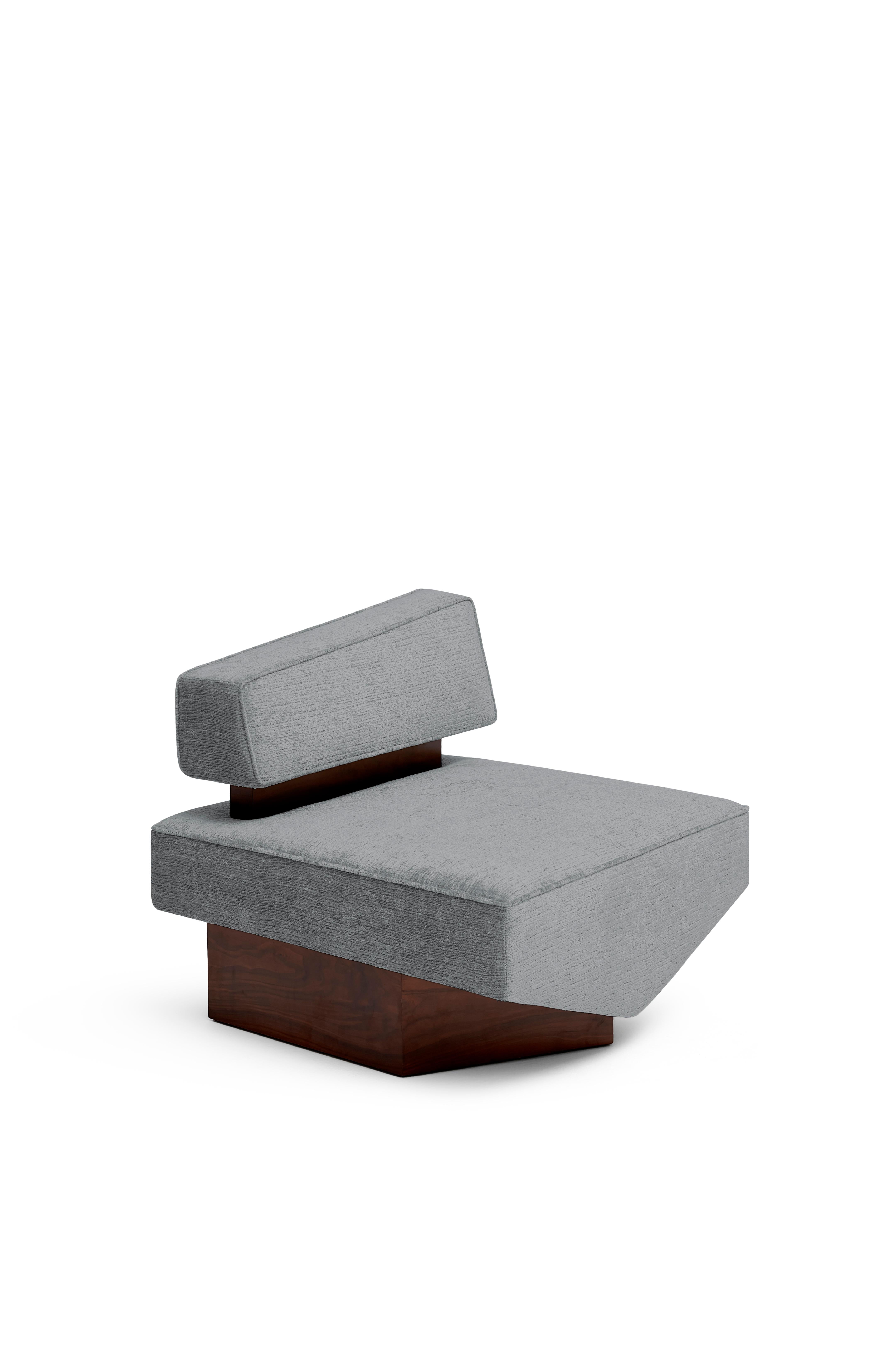 Zeitgenössischer Sessel „Divergent“ von Marta Delgado, Nussbaum, grau (Organische Moderne) im Angebot
