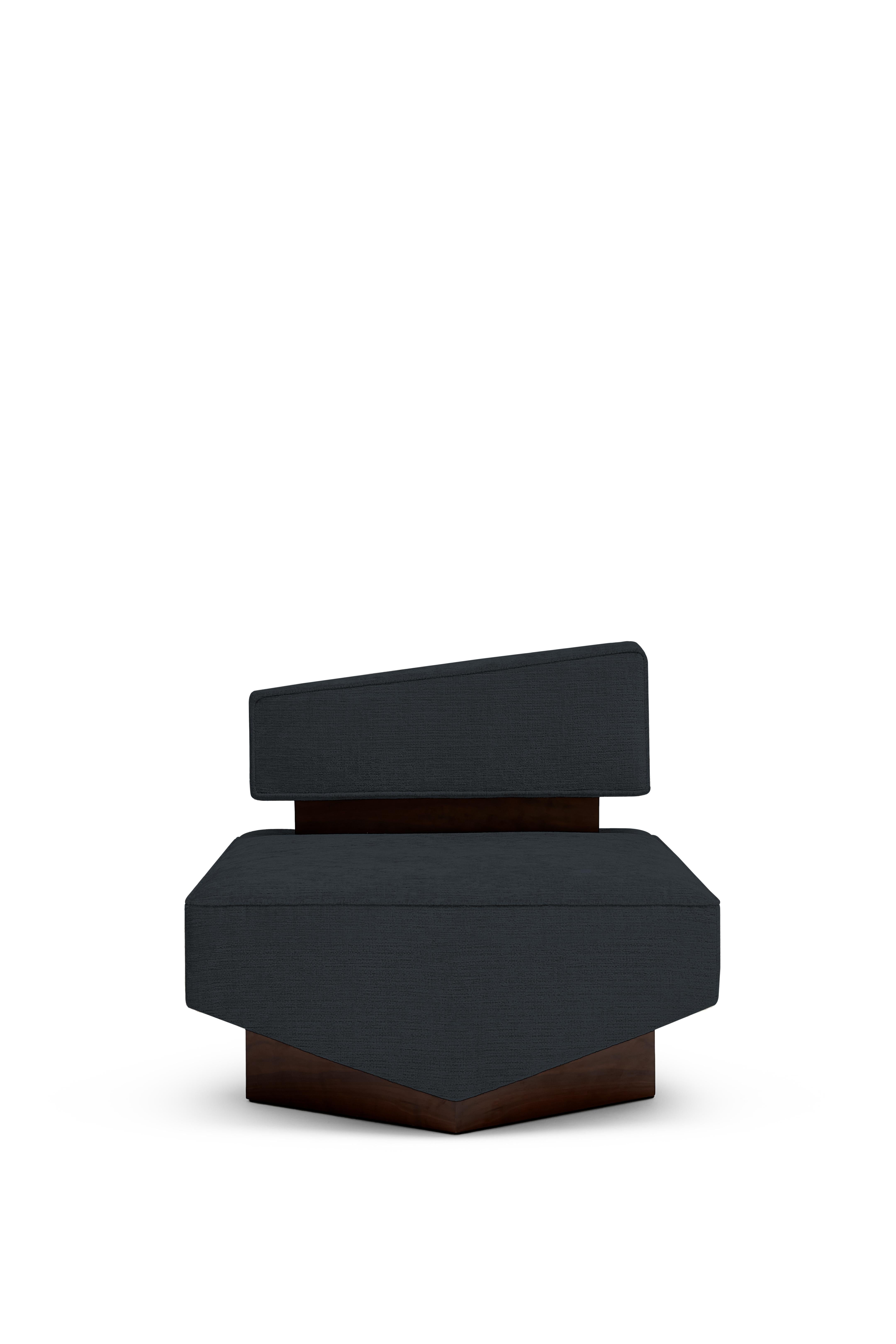 DIVERGENT Sessel von Marta Delgado Studio

Stoff: Vintage 
Farbe: Navy (weitere Farben verfügbar)
Holz: Amerikanischer Nussbaum Veener

Abmessungen:
Breite: 31,5