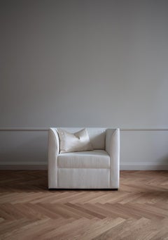 Contemporary Armchair 'Femme Deep' with White Linen by Friends&Founders