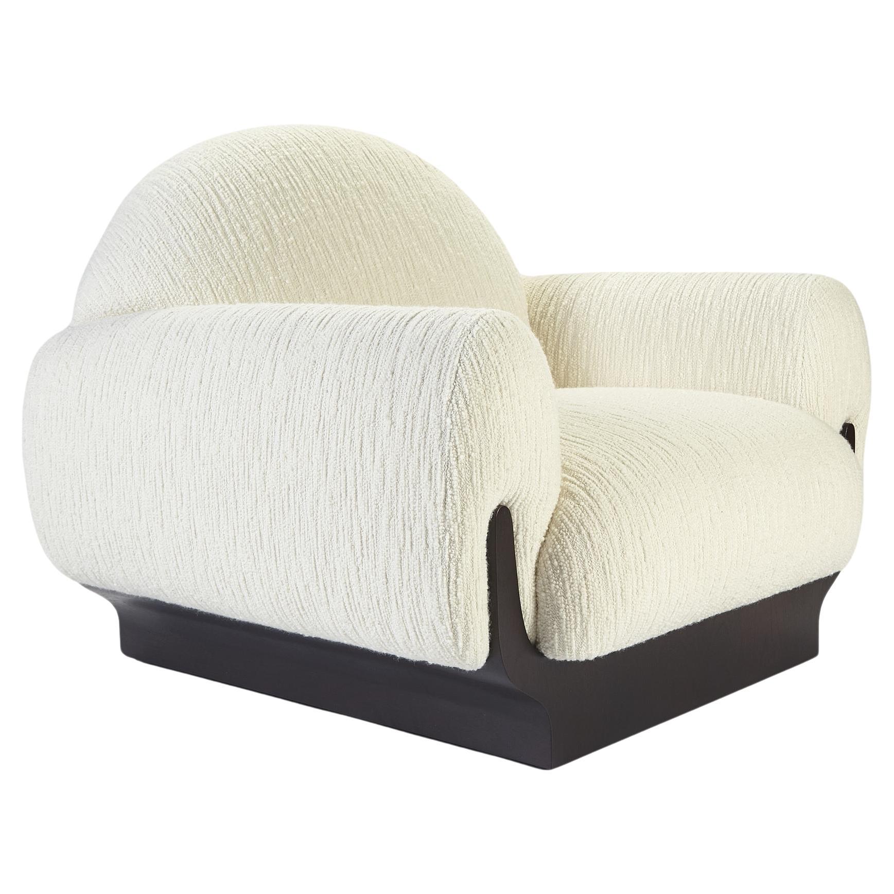 Fauteuil contemporain en chêne noir et tissu Boucle