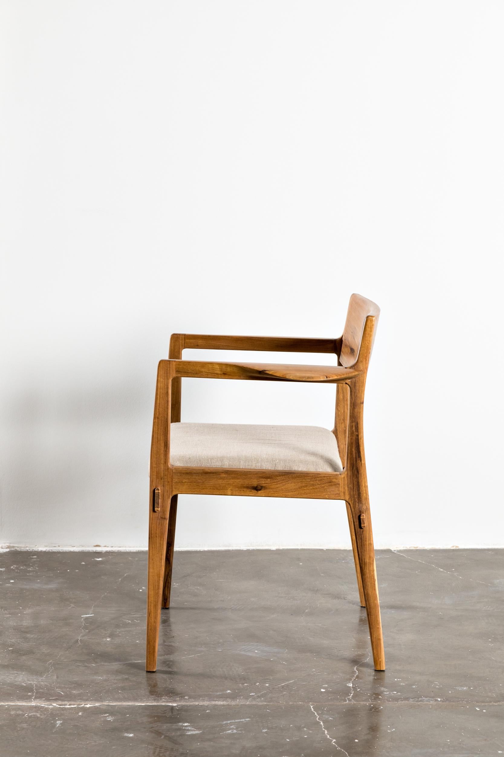 Travail du bois Fauteuil en bois de feuillus brésilien de Ricardo Graham Ferreira en vente