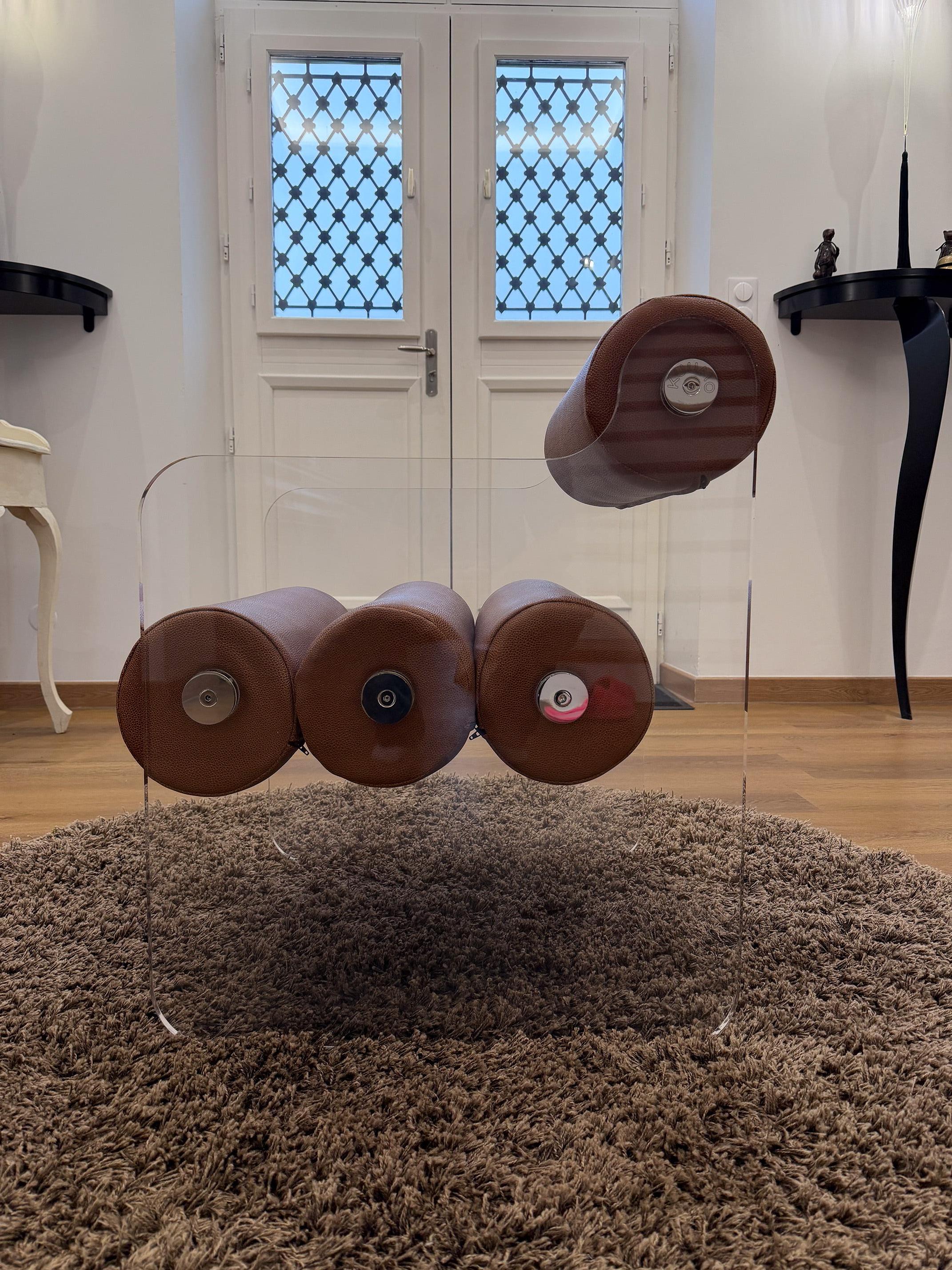 Poltrona contemporanea in PMMA fuso trasparente con schiuma HR e pelle vegana in vendita 2