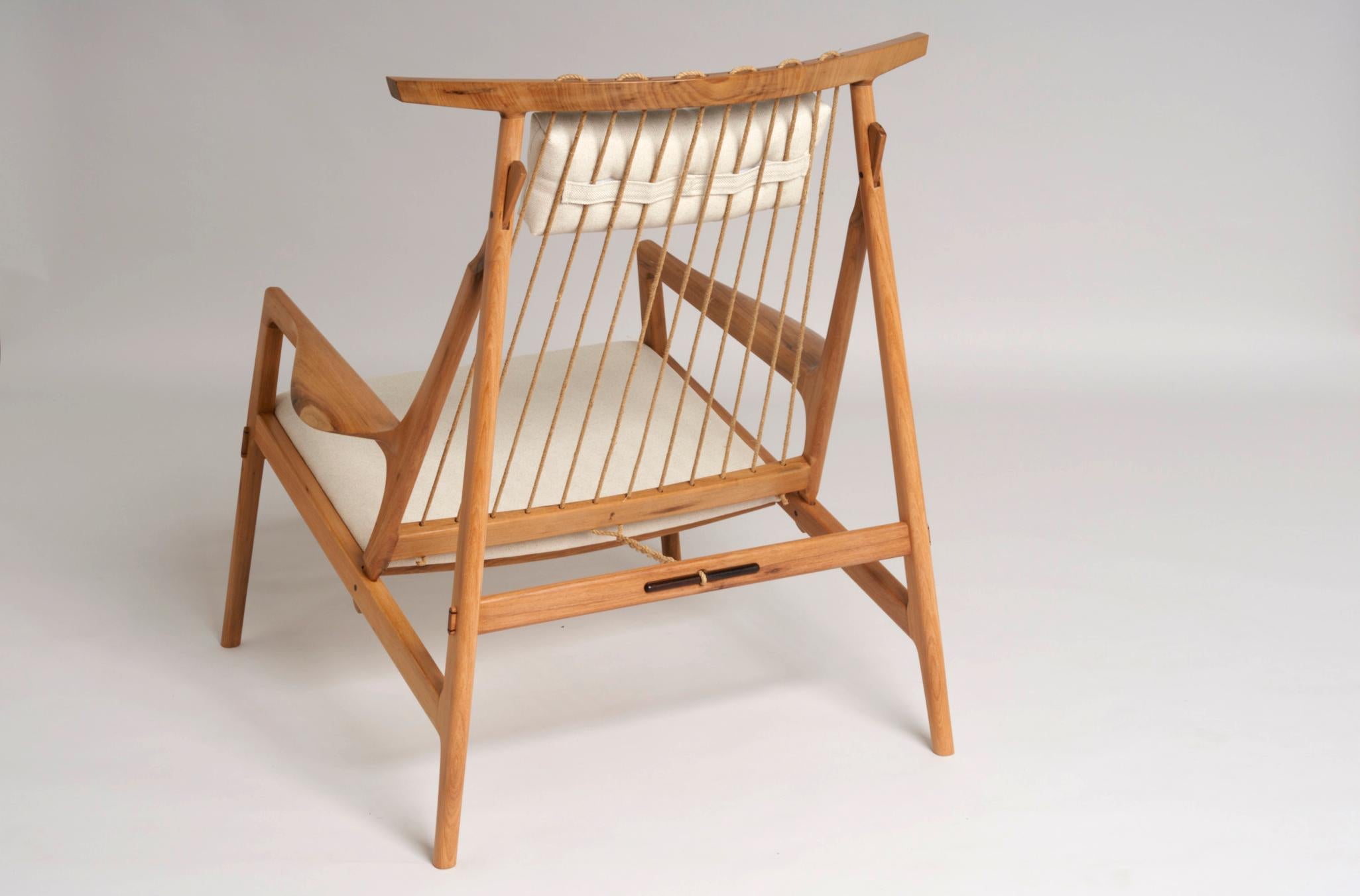 Zeitgenössischer Sessel aus tropischem Hartholz von Ricardo Graham Ferreira (Polster) im Angebot